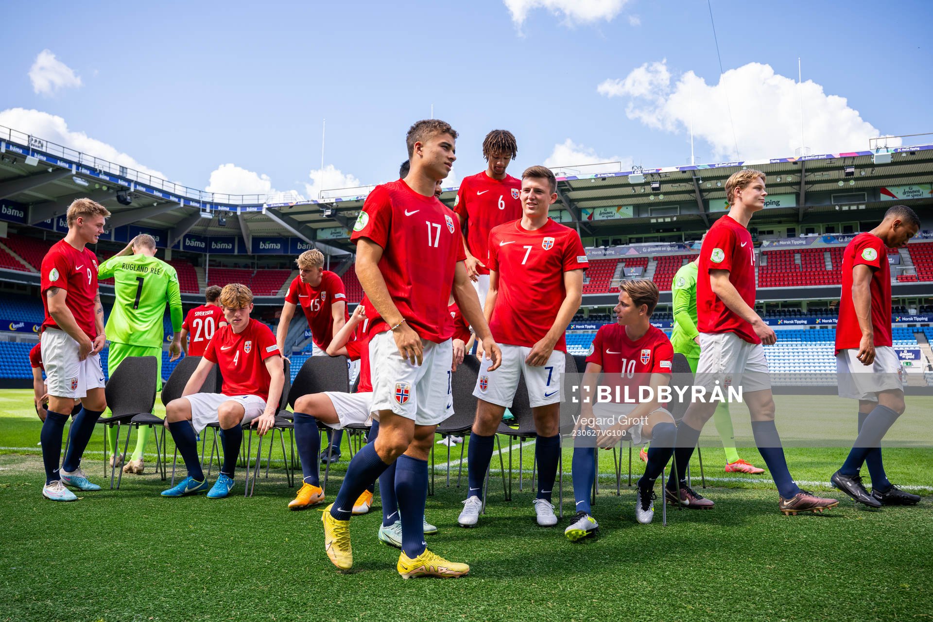 Henrik Skogvold, Syver Aas and players of the Norwegian U19