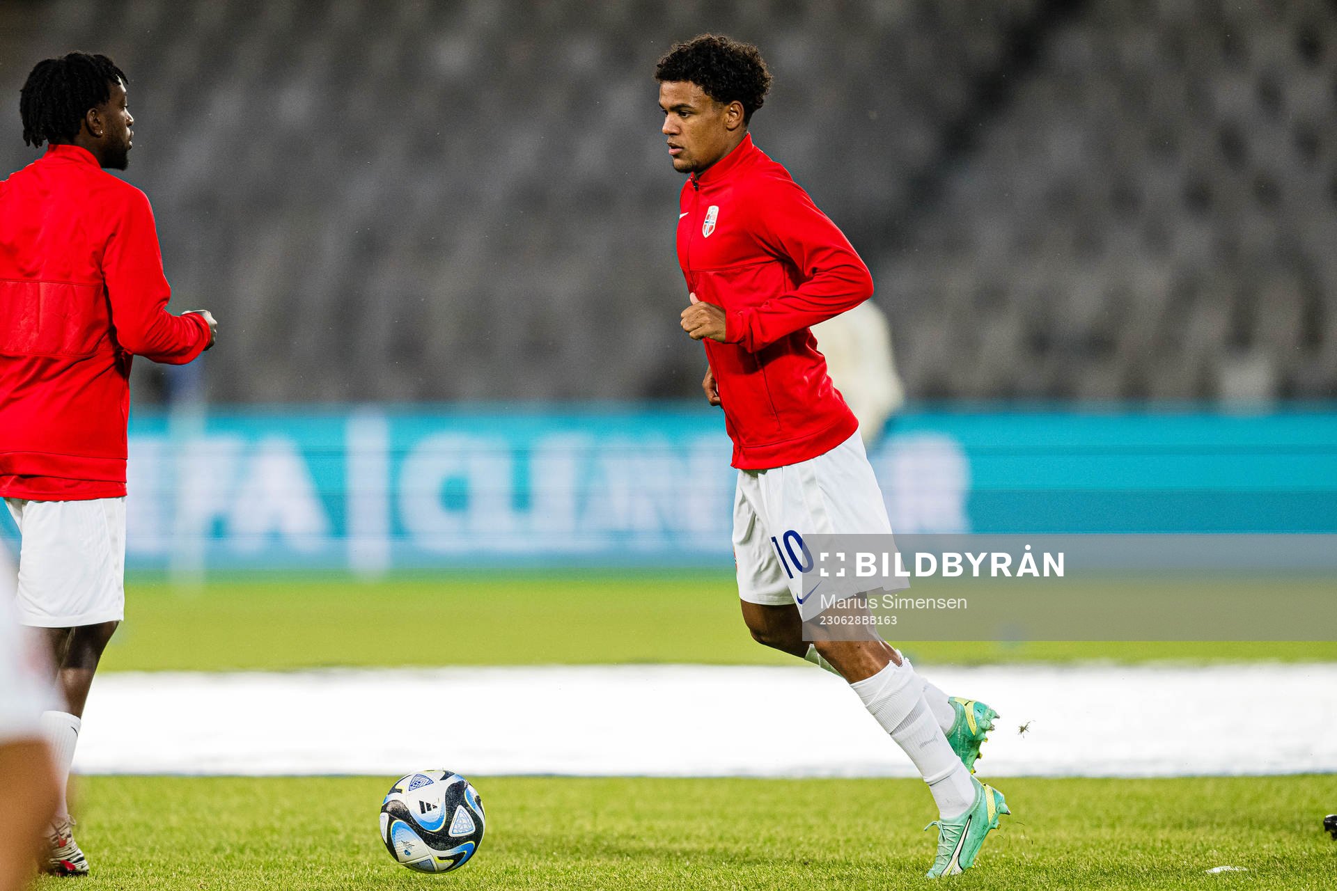 Oscar Bobb of Norway warms up