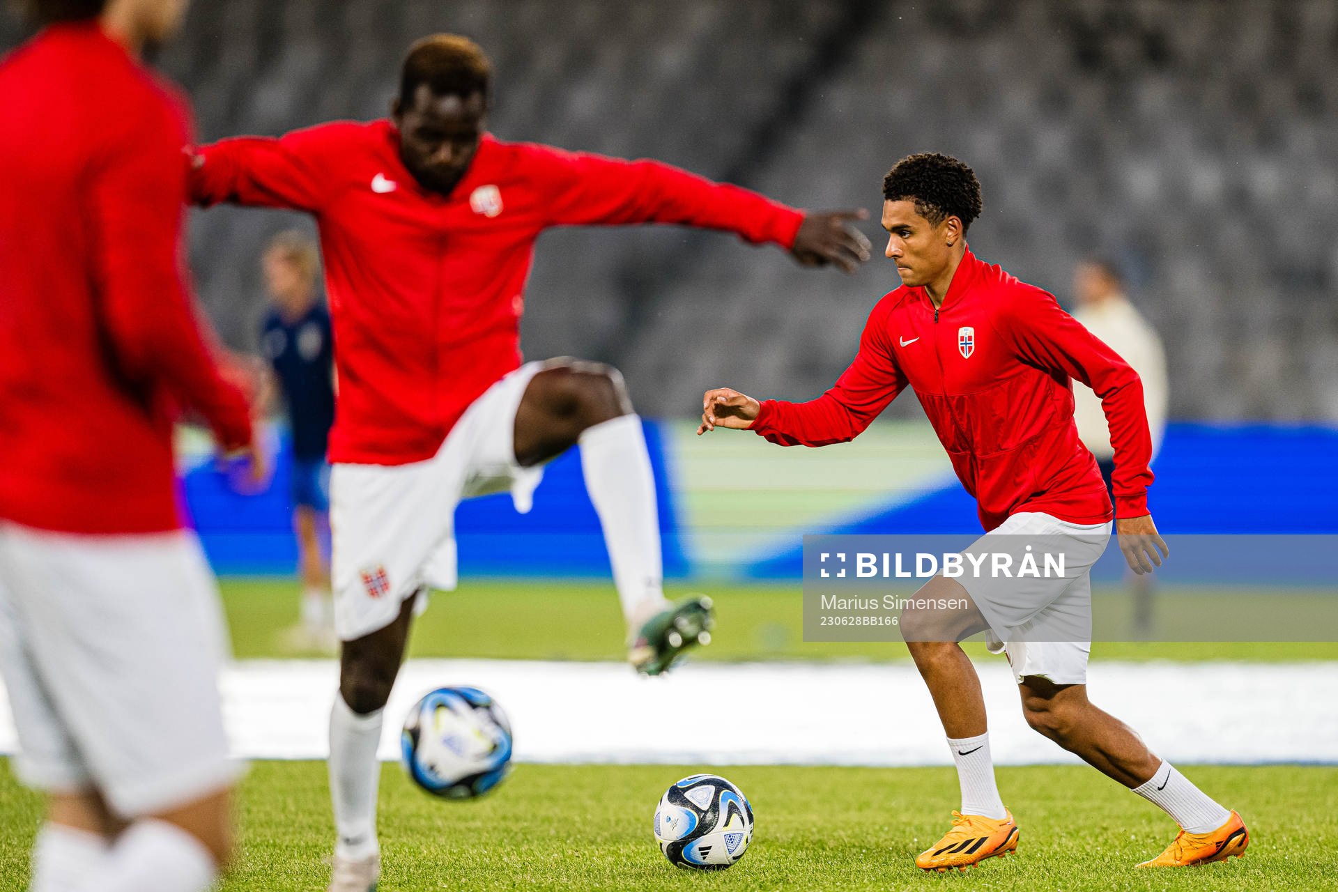 Antonio Nusa of Norway warms up