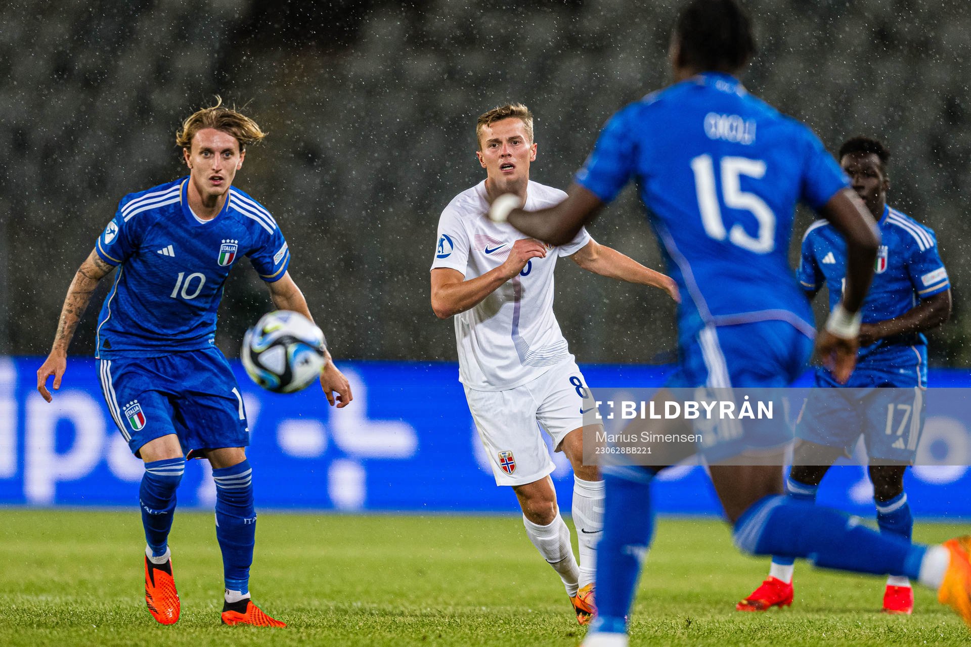 Nicolo Rovella of Italy and Johan Hove of Norway
