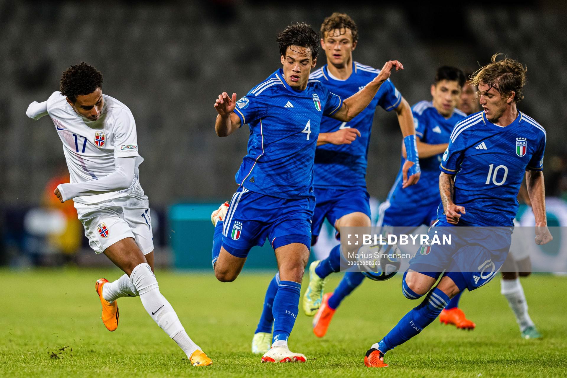 Antonio Nusa of Norway and Nicolo Rovella of Italy during the UEFA European Under-21 Championship group stage football match between Italy and Norway on June 28, 2023 in Cluj-Napoca.