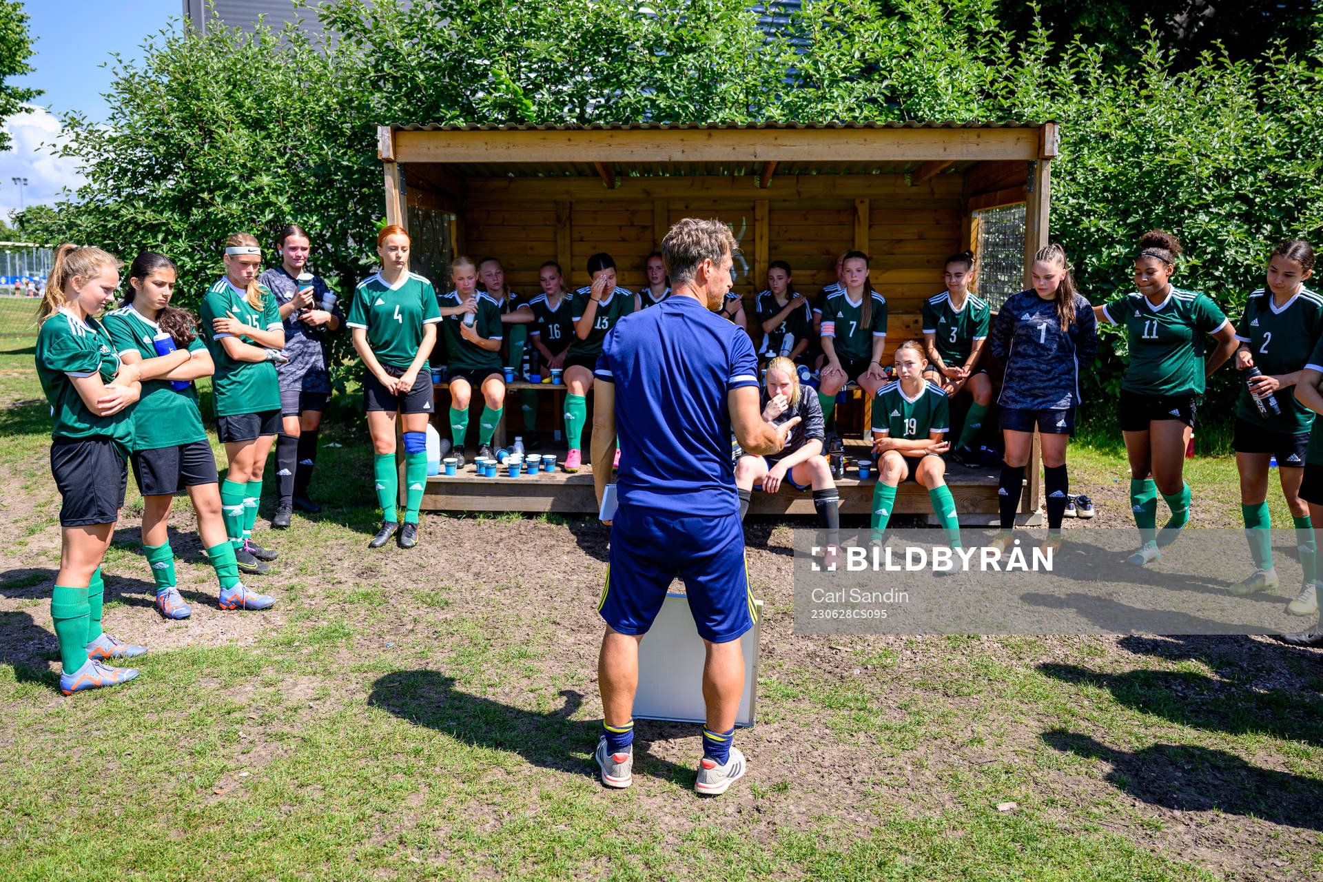 Tränare Torbjörn Nordström under en fotbollsmatch på SvFF:s riksläger för F15 den 28 juni 2023 i Halmstad. 