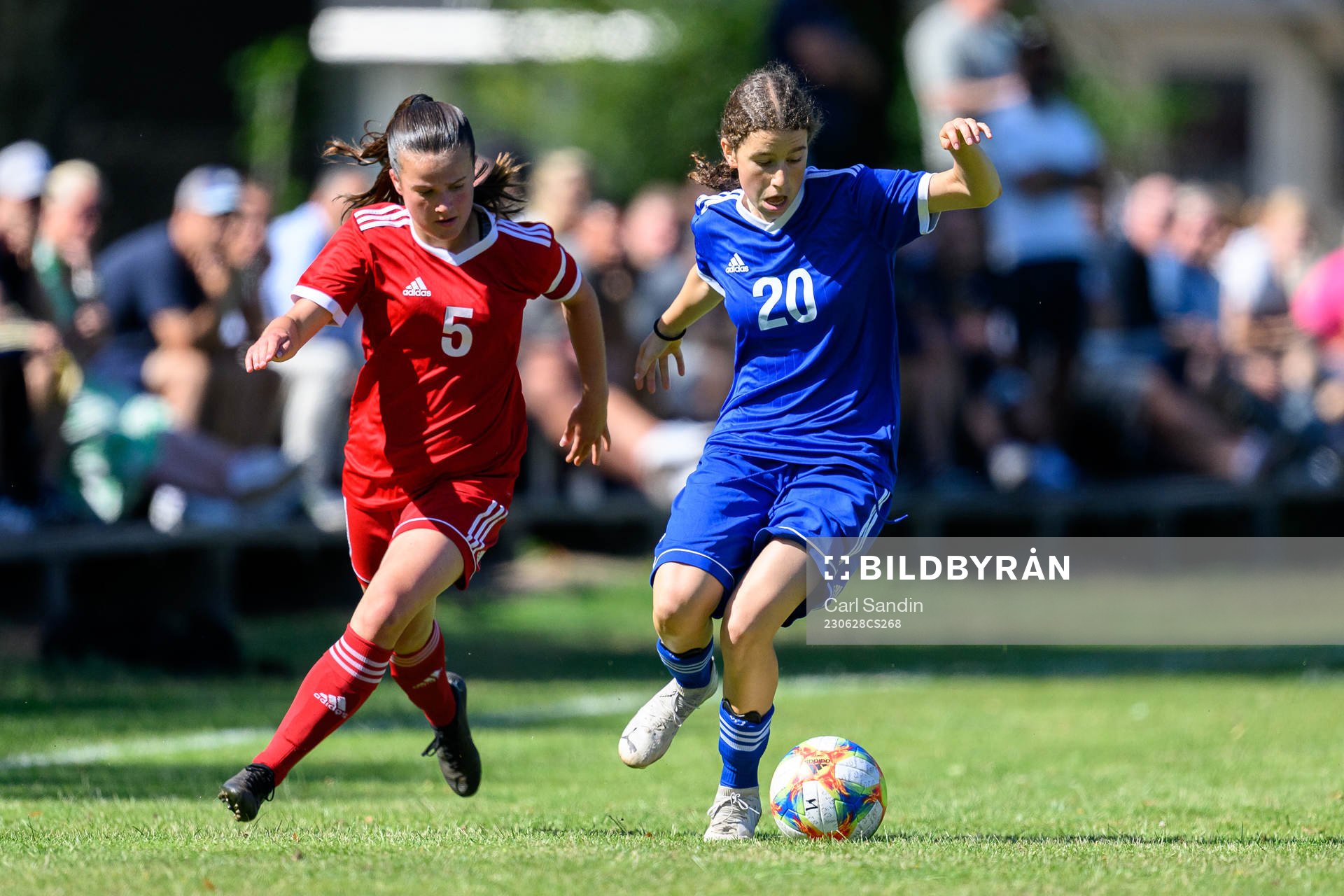 Selma Boström och Inès Lorenius