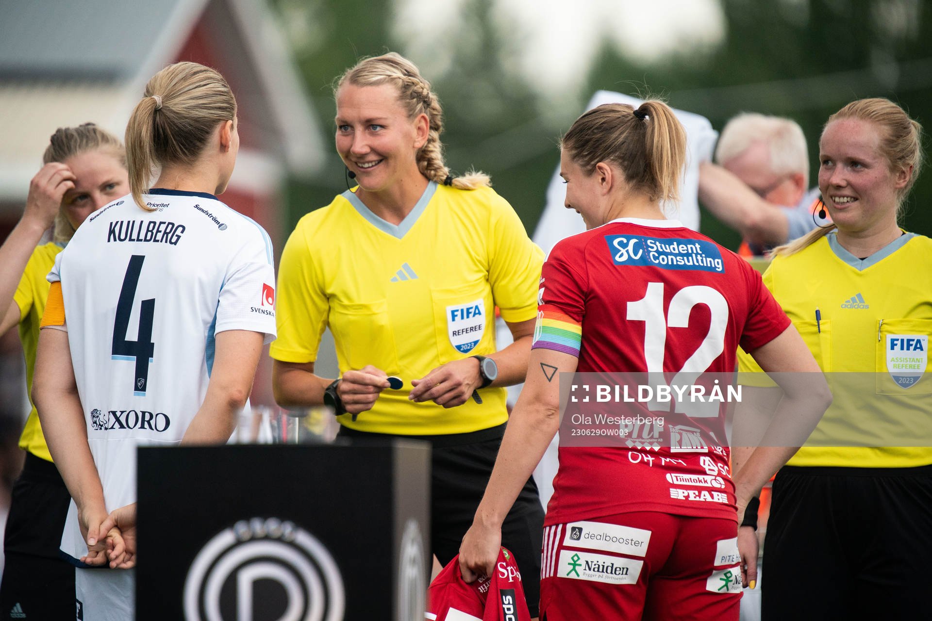 Djurgårdens Sanna Kullberg, Domare Tess Olofsson och