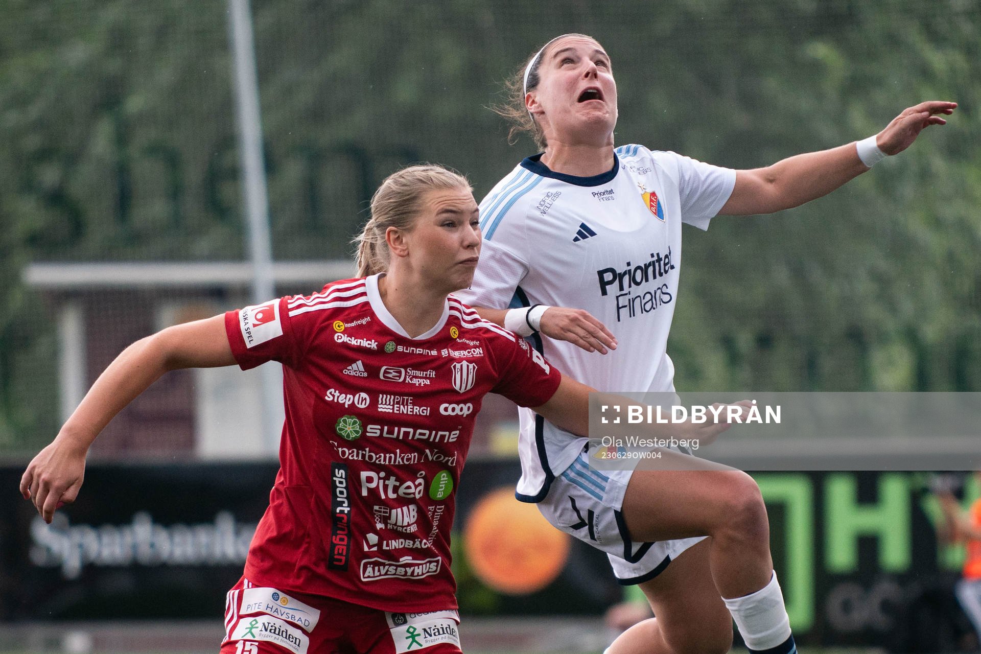 Piteås Ellen Löfqvist och Djurgårdens Hayley Dowd