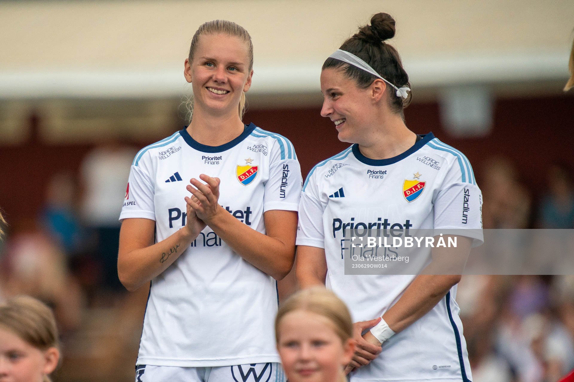 Djurgårdens Nellie Lilja och Hayley Dowd före