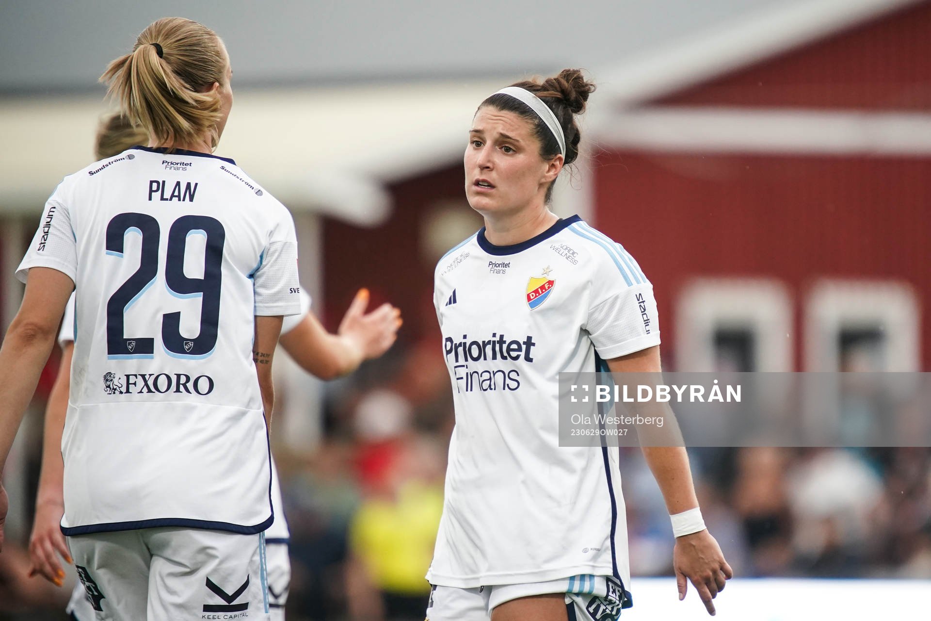 Djurgårdens Matilda Plan och Hayley Dowd deppar