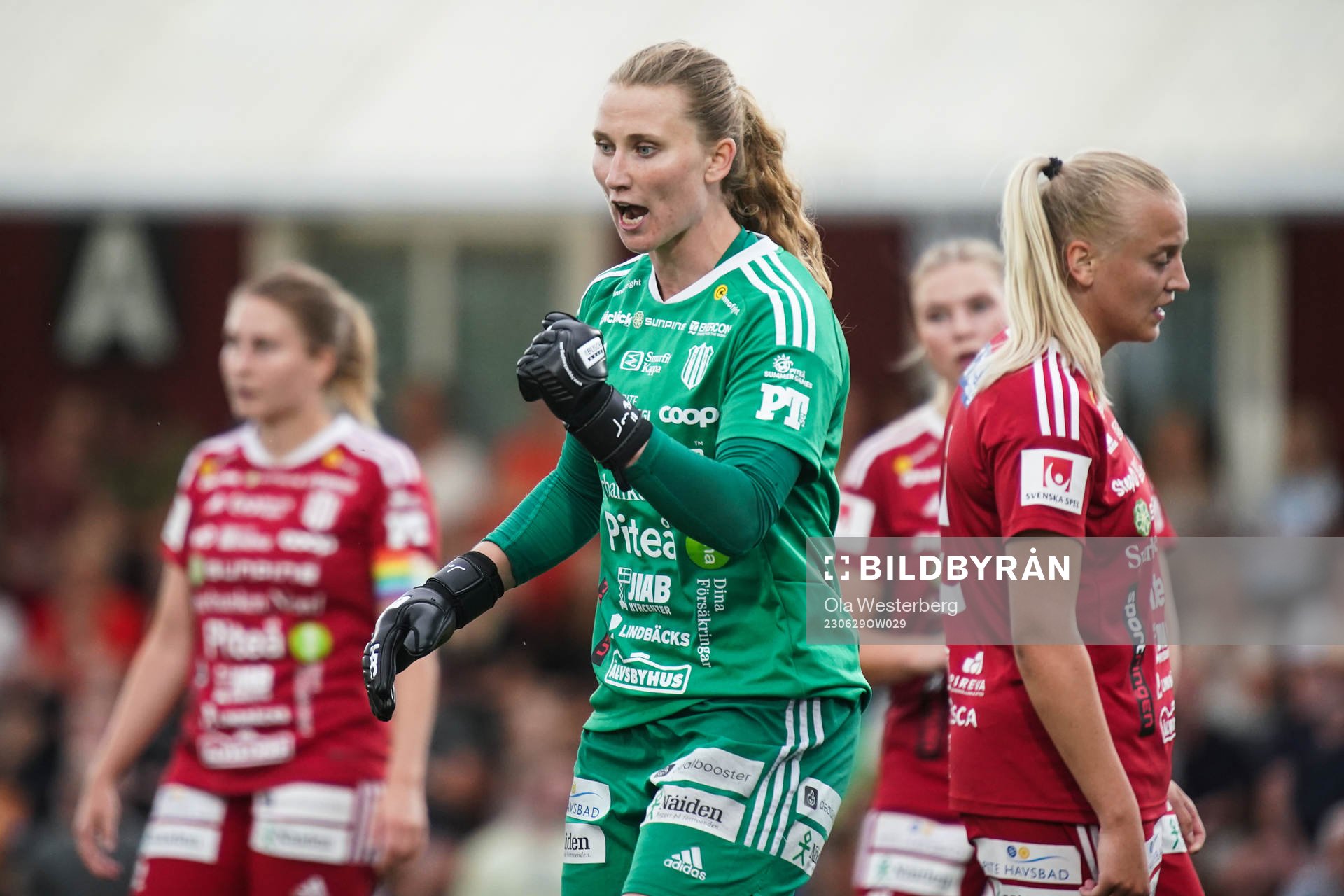 Piteås målvakt Samantha Leshnak Murphy jublar