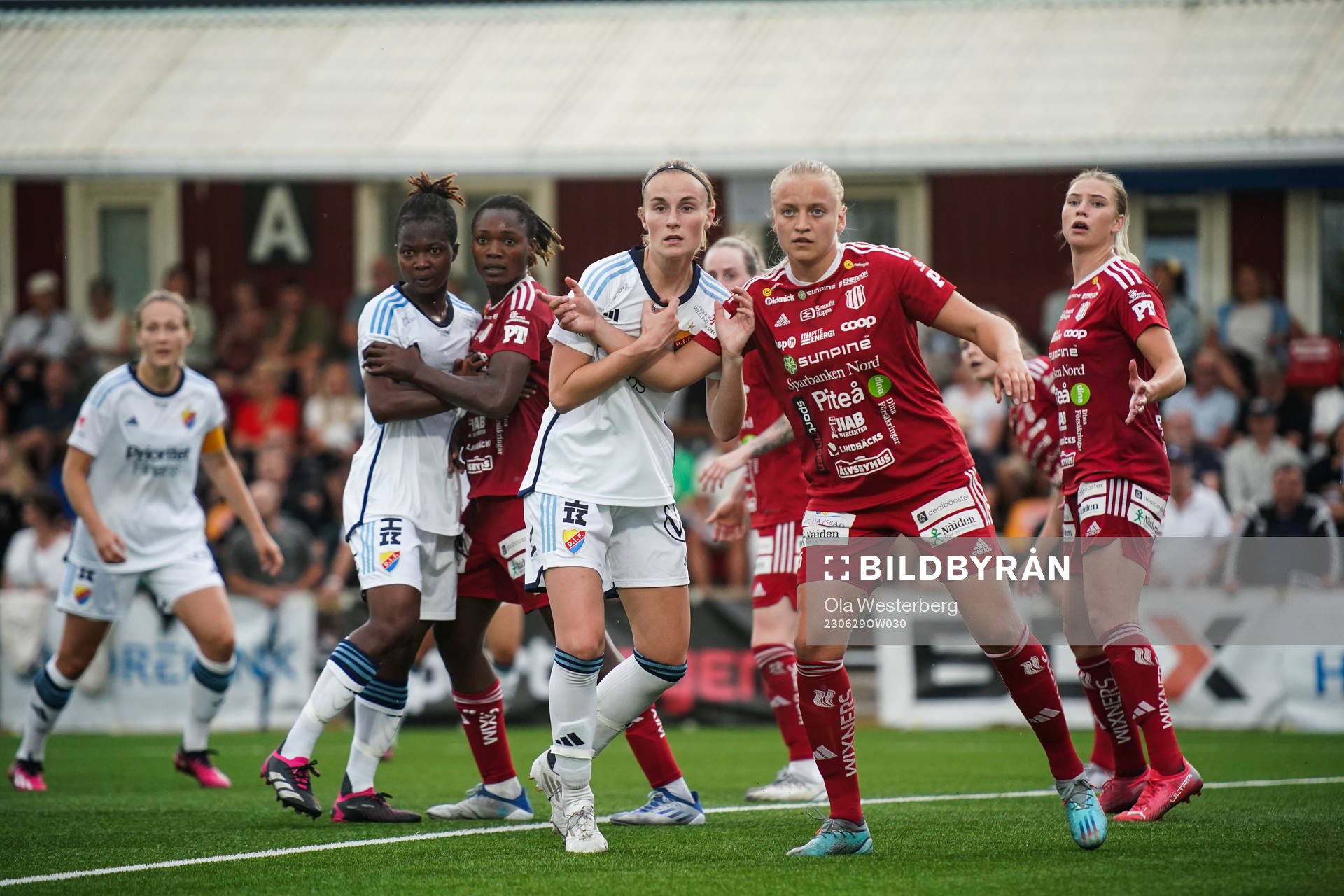 Djurgårdens Kamilla Lilhammer Karlsen och Piteås Wilma