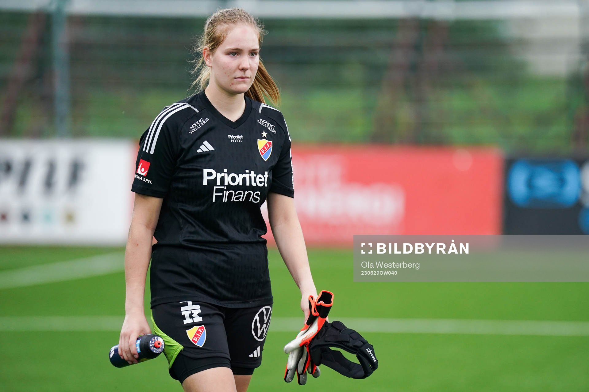 Djurgårdens målvakt Elvira Björklund deppar