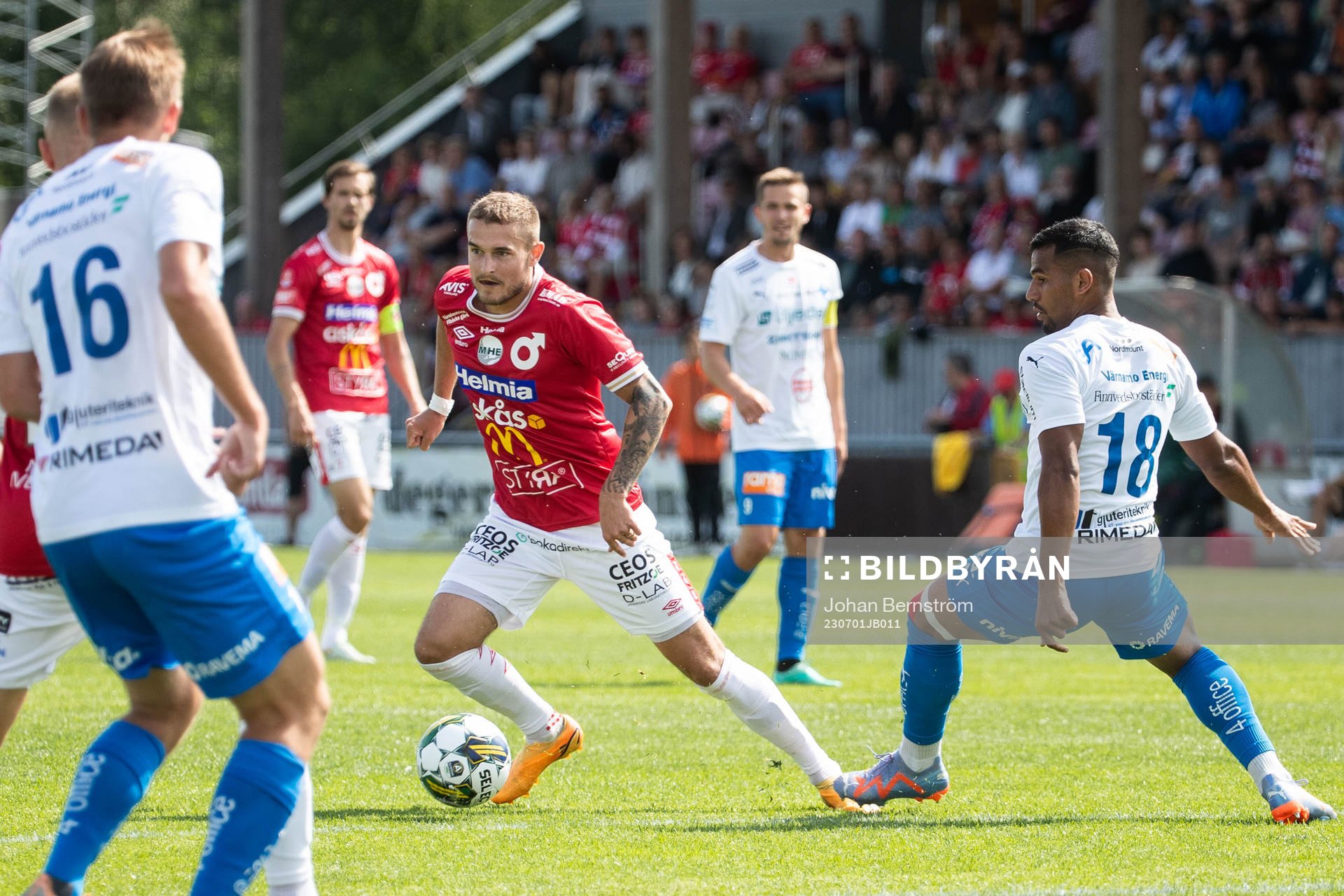 Degerfors Christos Gravius och Värnamos Wenderson Oliveira