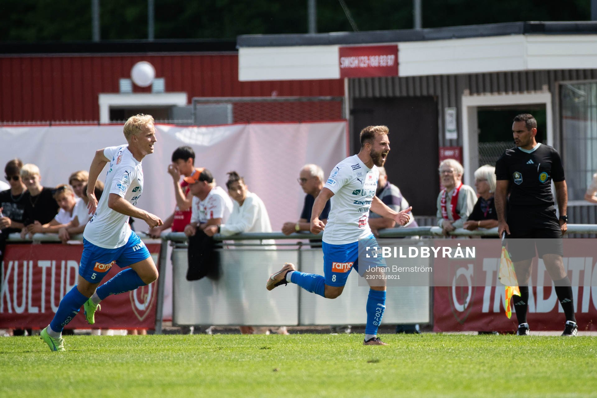 Värnamos Albion Ademi jublar
