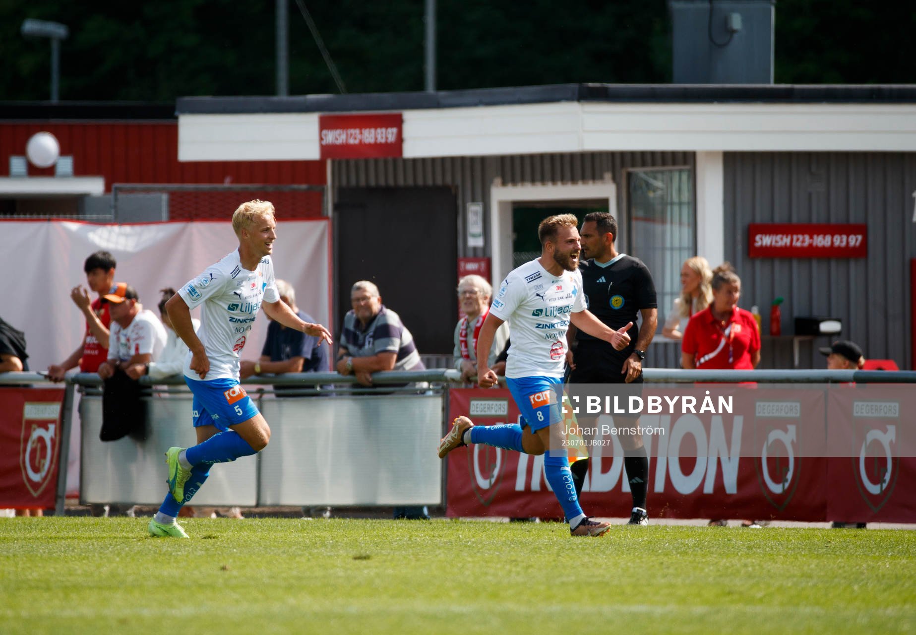 Värnamos Albion Ademi jublar