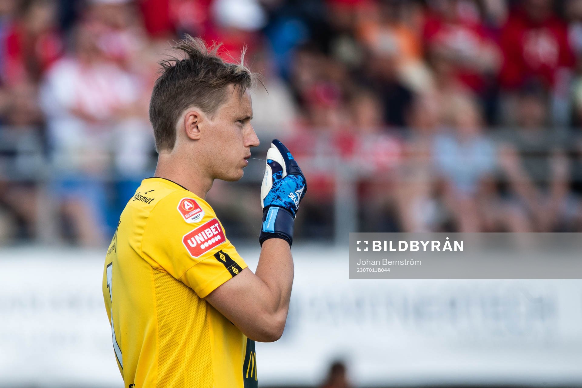 Degerfors målvakt Sondre Lovseth Rossbach deppar