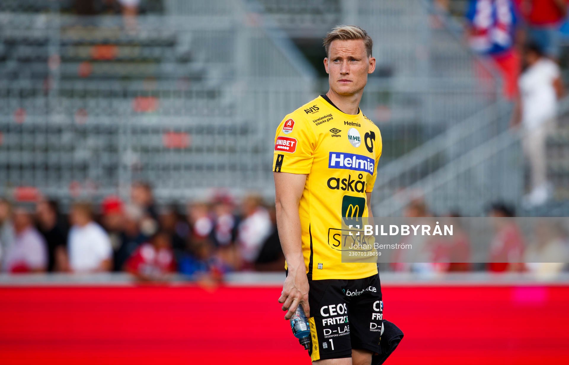 Degerfors målvakt Sondre Lovseth Rossbach deppar