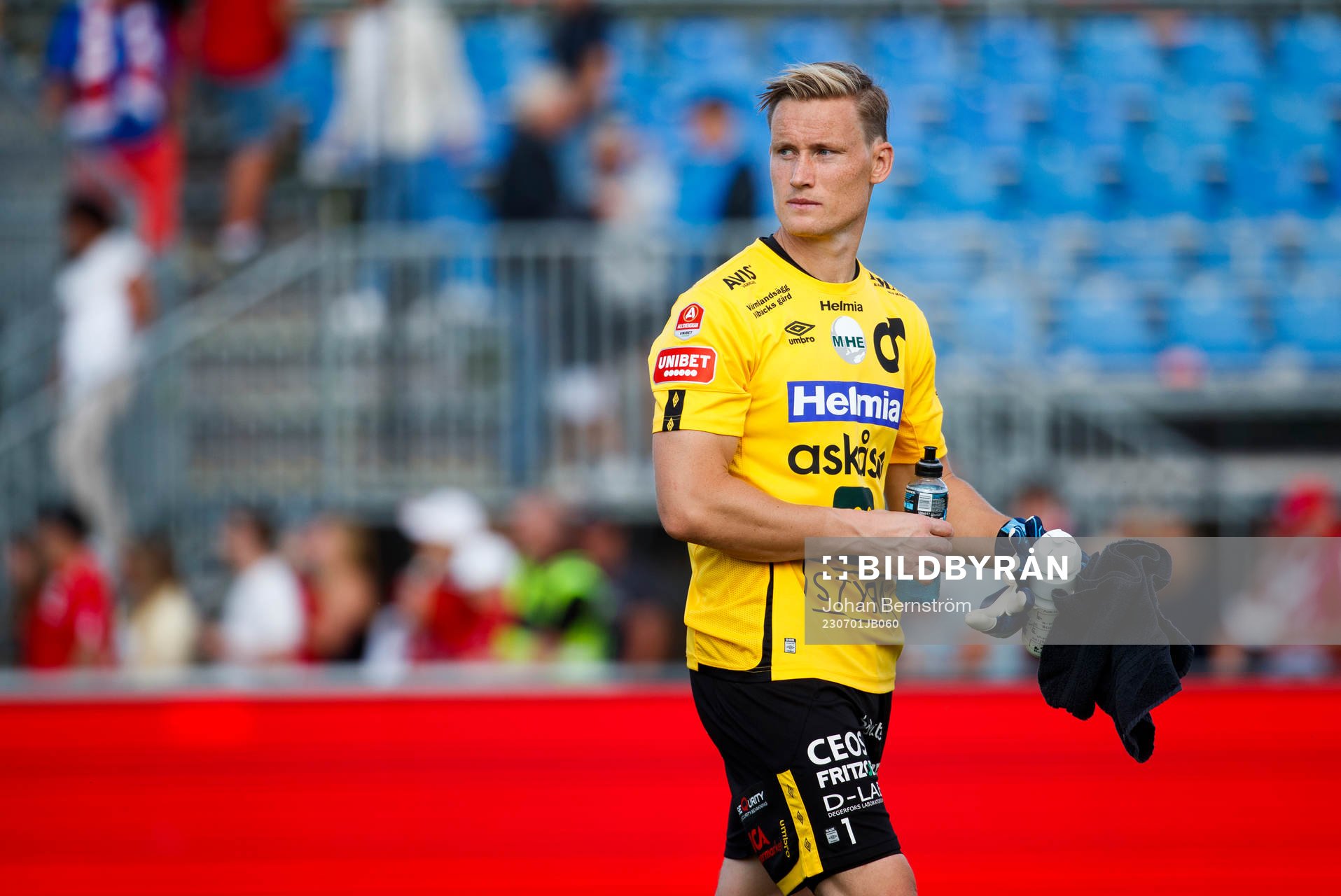 Degerfors målvakt Sondre Lovseth Rossbach deppar