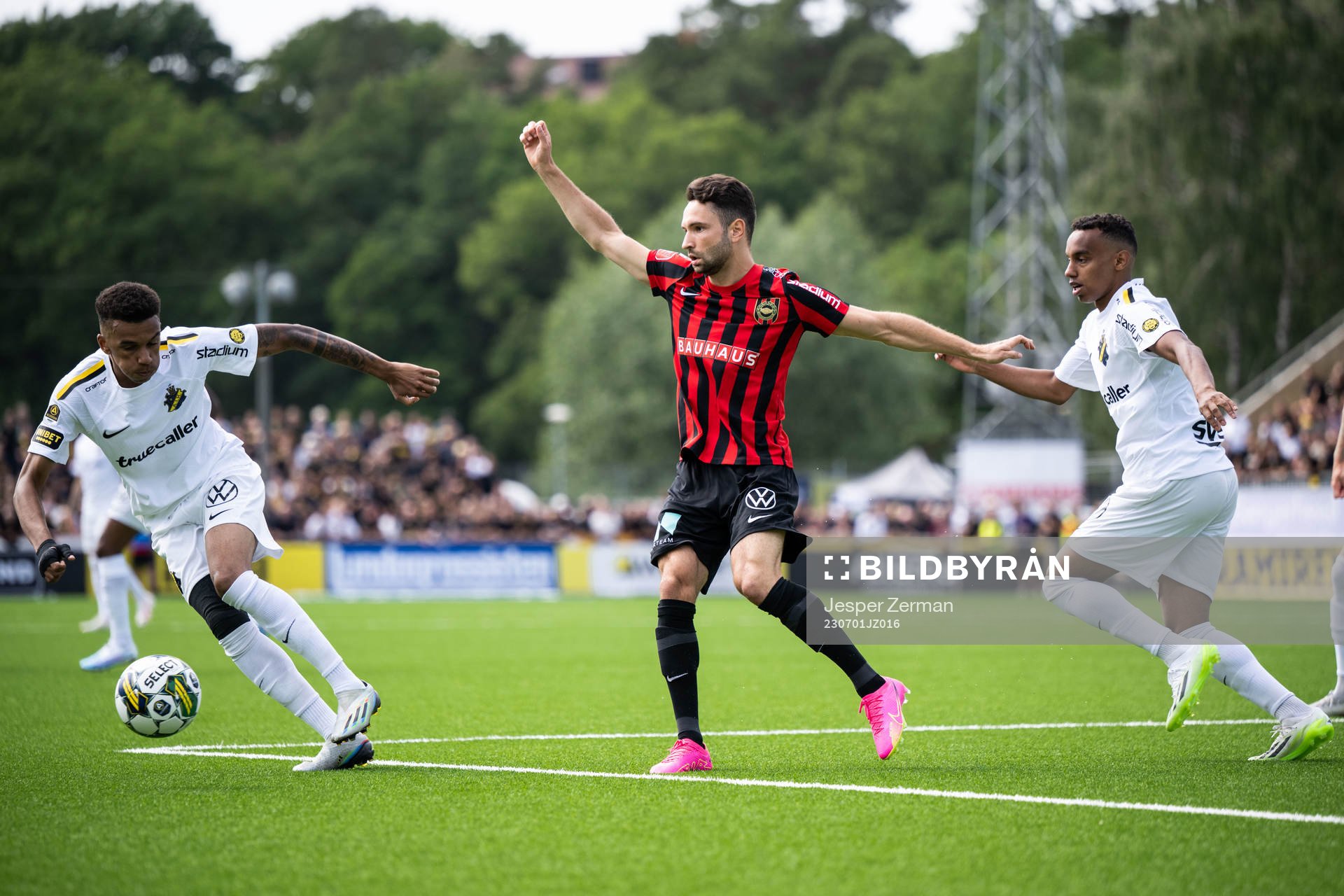AIKs Rui Modesto och Bilal Hussein mot Brommapojkarnas