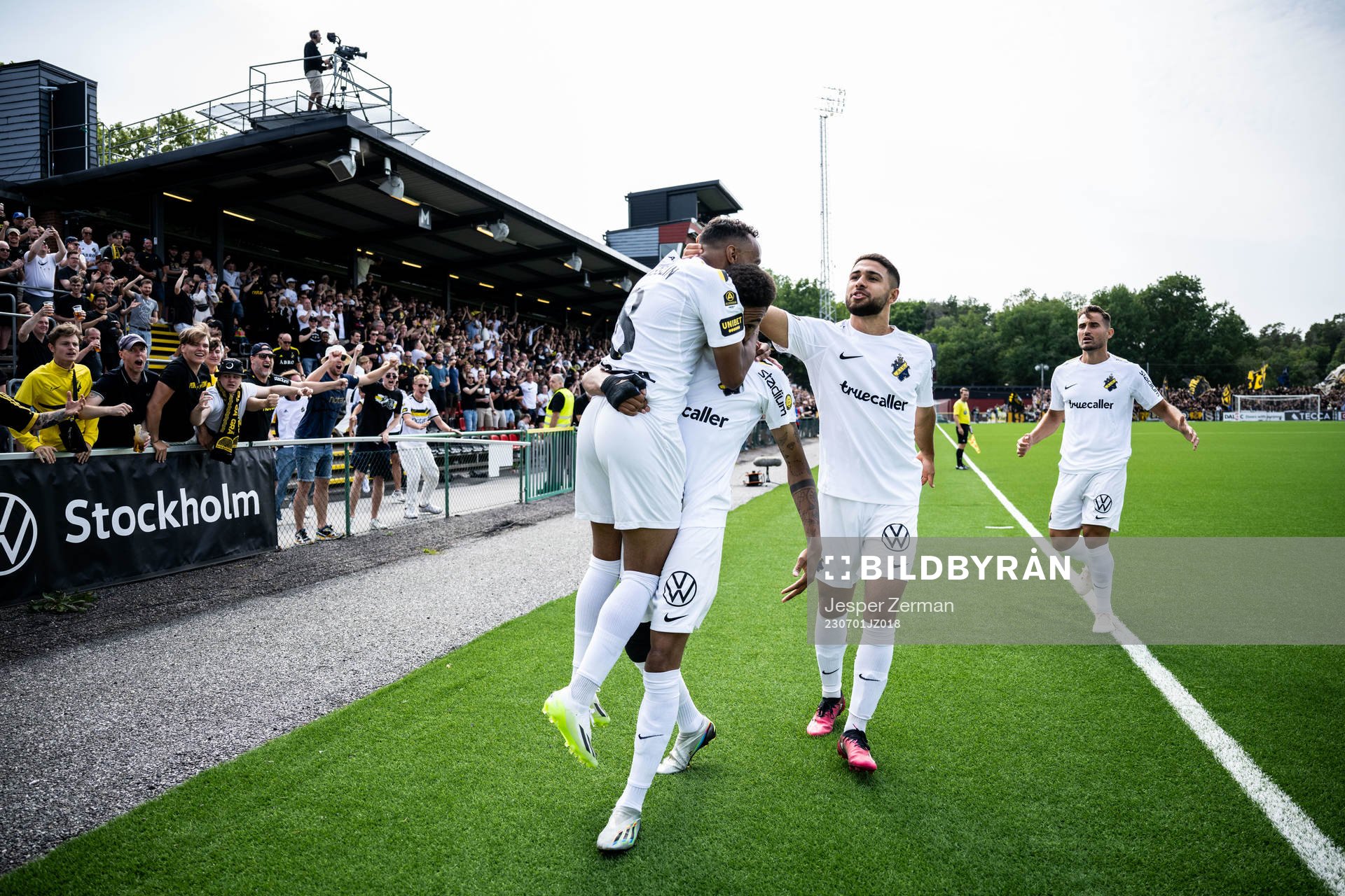 AIKs Rui Modesto jublar med Bilal Hussein