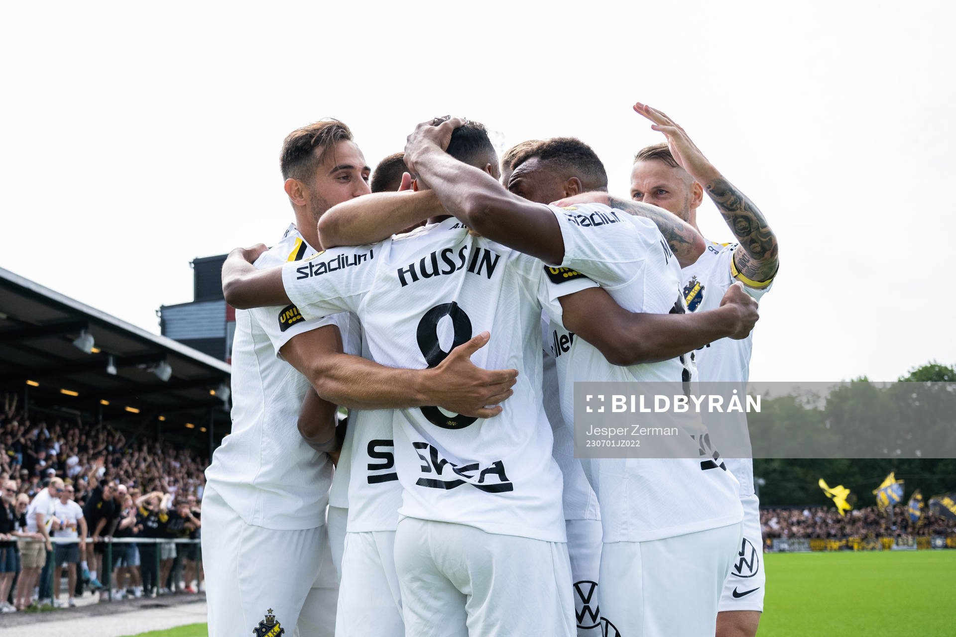 AIKs Rui Modesto jublar med lagkamrater