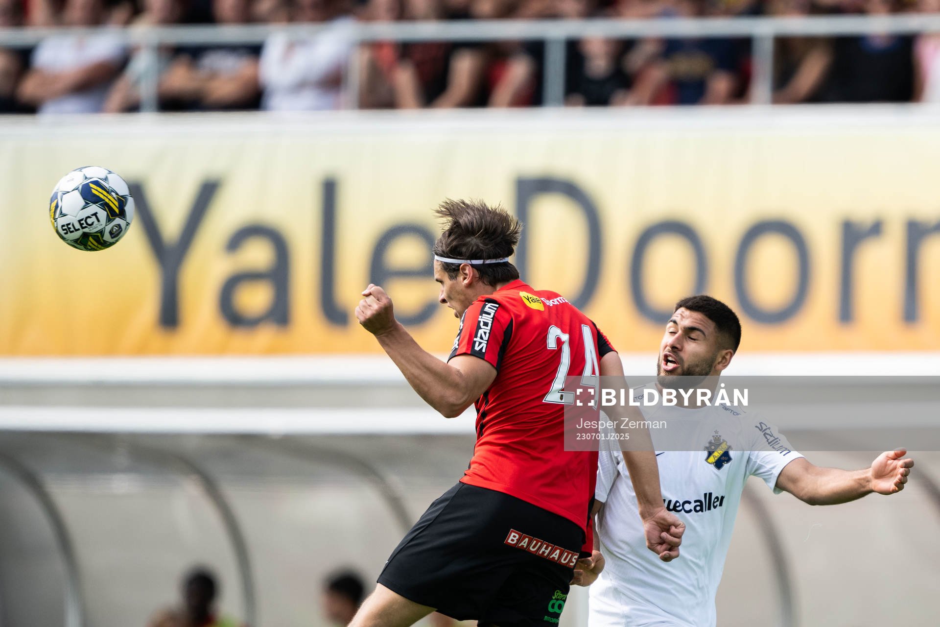 Brommapojkarnas Kevin Ackermann och AIKs Omar Faraj
