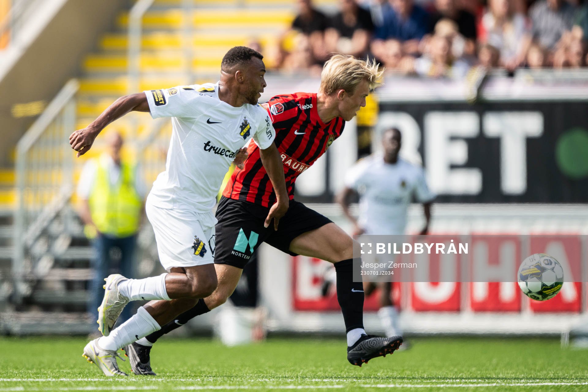 AIKs Abdussalam Magashy och Brommapojkarnas Alexander Jensen