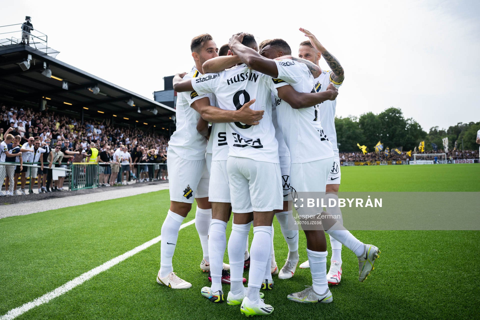 AIKs Rui Modesto jublar med lagkamrater