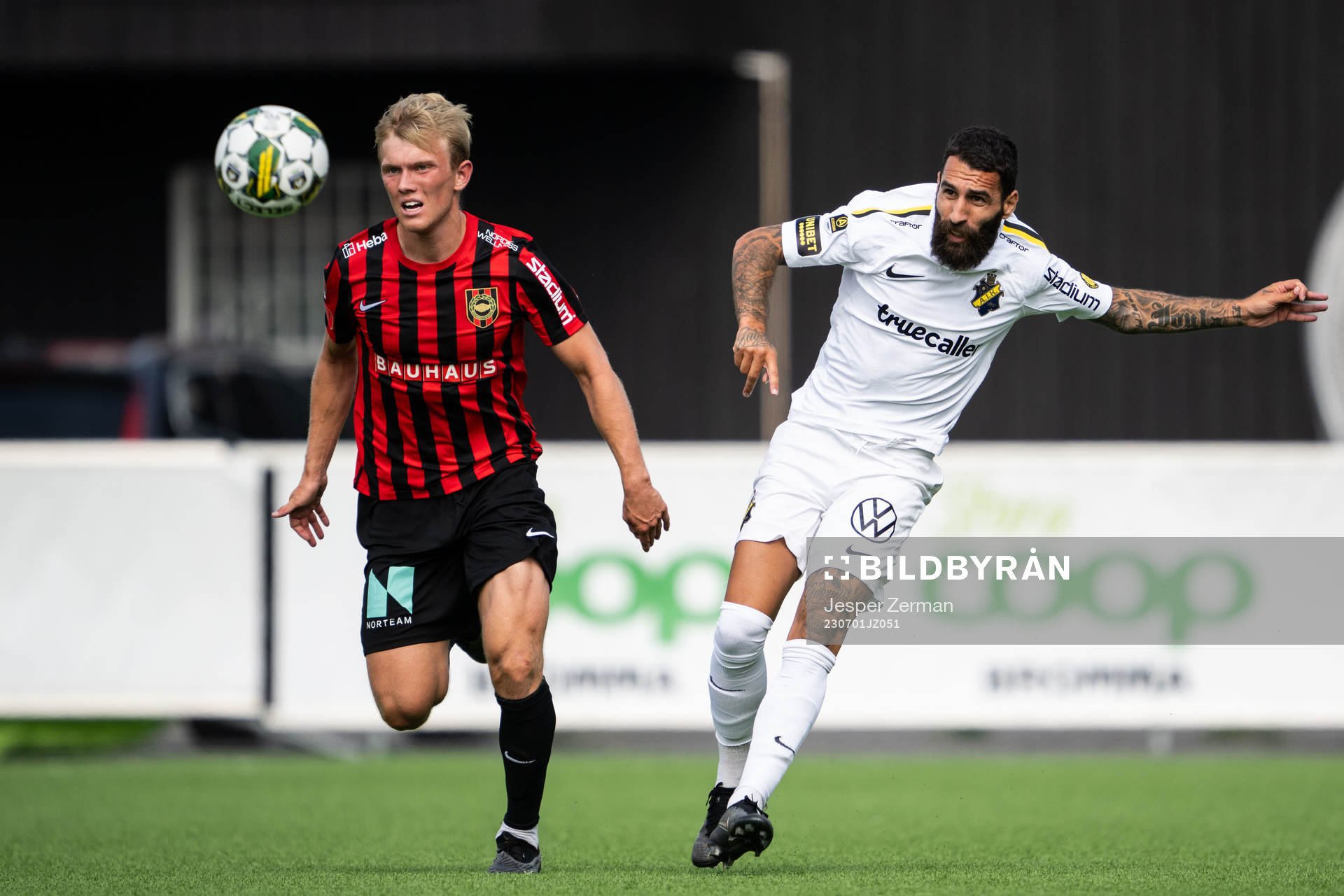 Brommapojkarnas Alexander Jensen och AIKs Jimmy Durmaz