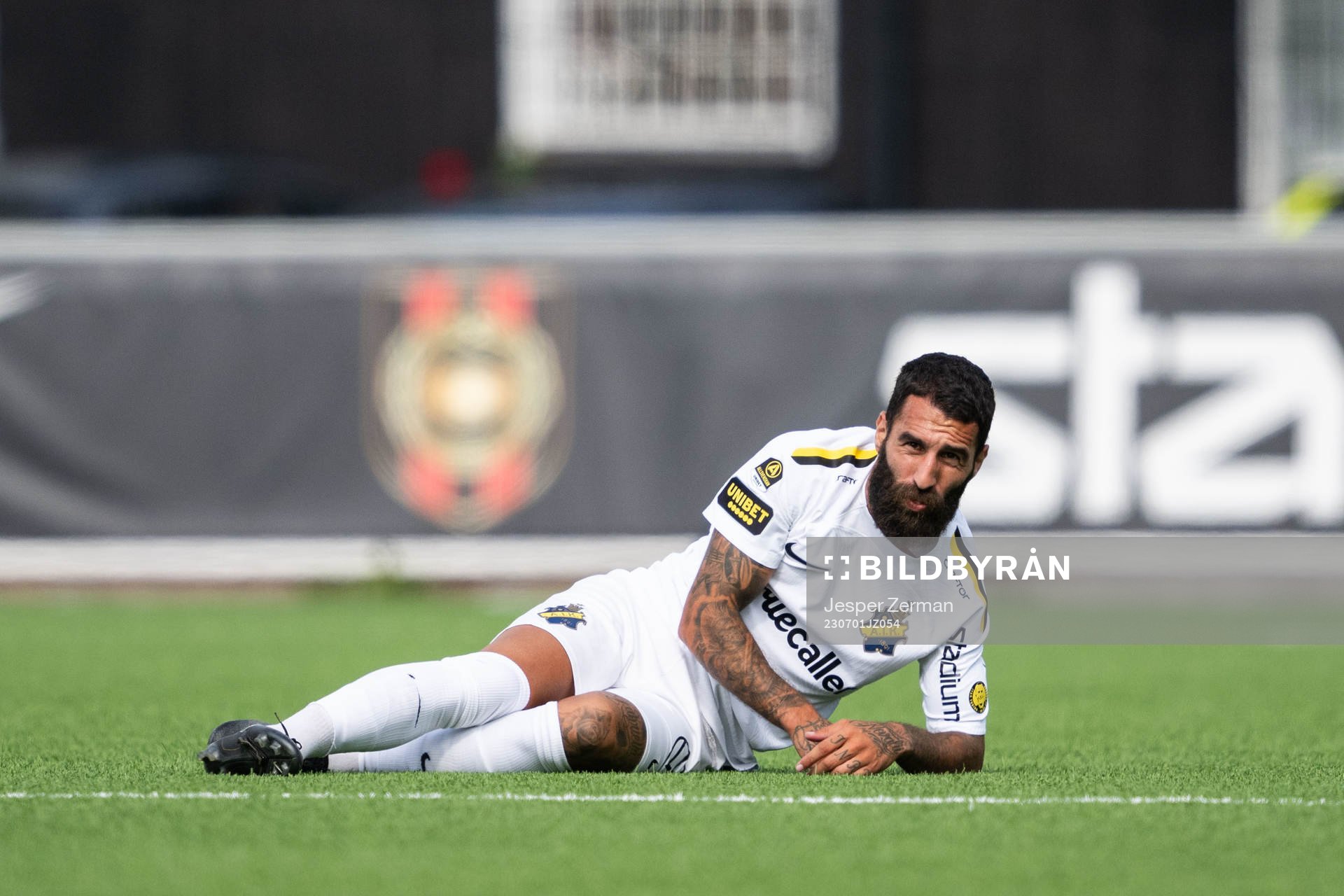 AIKs Jimmy Durmaz  har ont