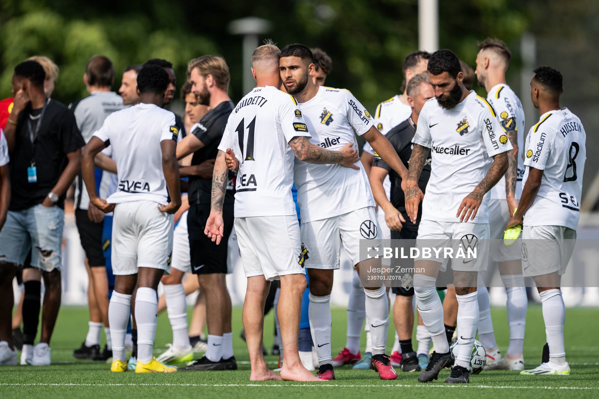 AIKs John Guidetti och Omar Faraj jublar
