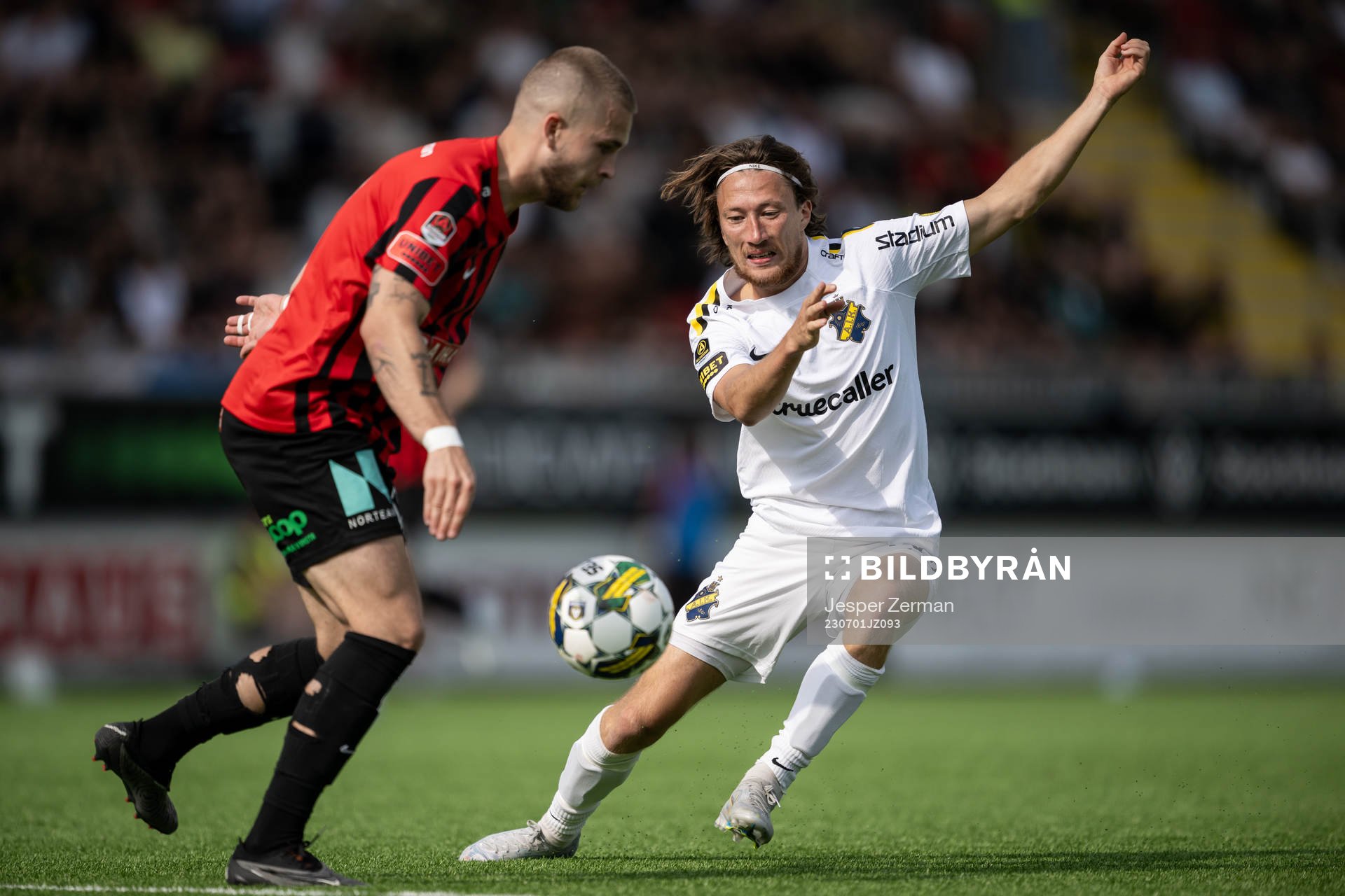 Brommapojkarnas Amadeus Sögaard och AIKs Axel Björnström