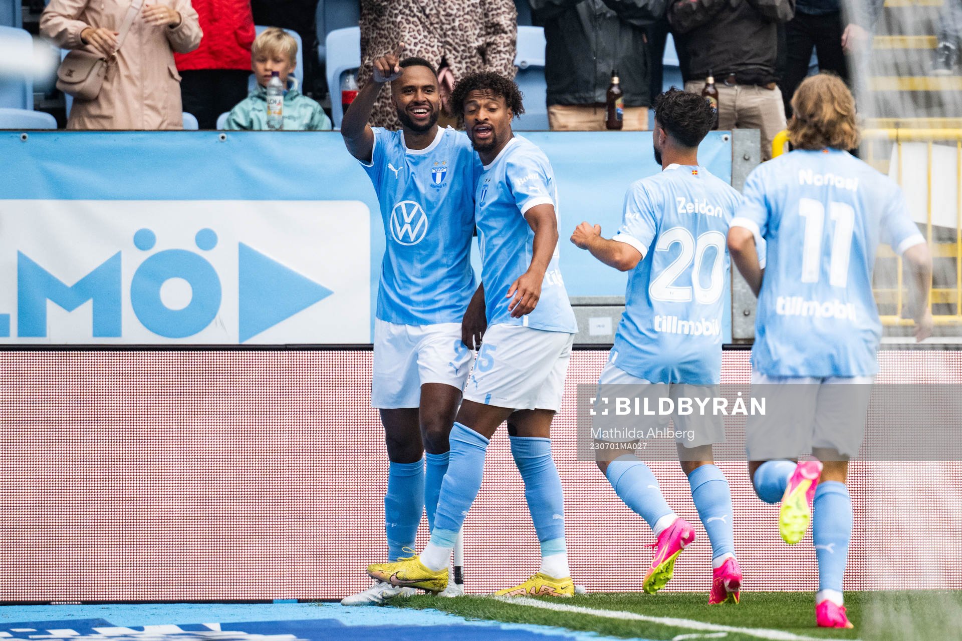 Malmö FFs Isaac Kiese Thelin, Joseph Ceesay, Moustafa Zeidan och Sebastian Nanasi jublar efter 1-0 under fotbollsmatchen i Allsvenskan mellan Malmö FF och Sirius den 1 juli 2023 i Malmö.