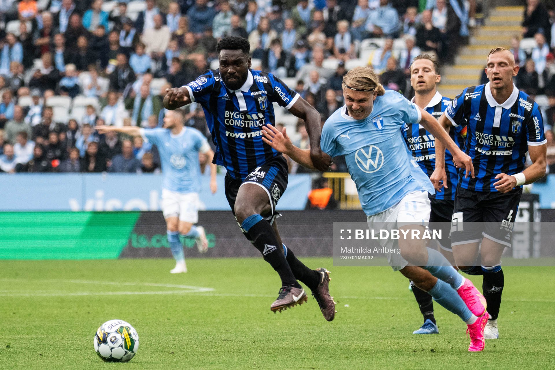Sirius Patrick Nwadike och Malmö FFs Sebastian Nanasi