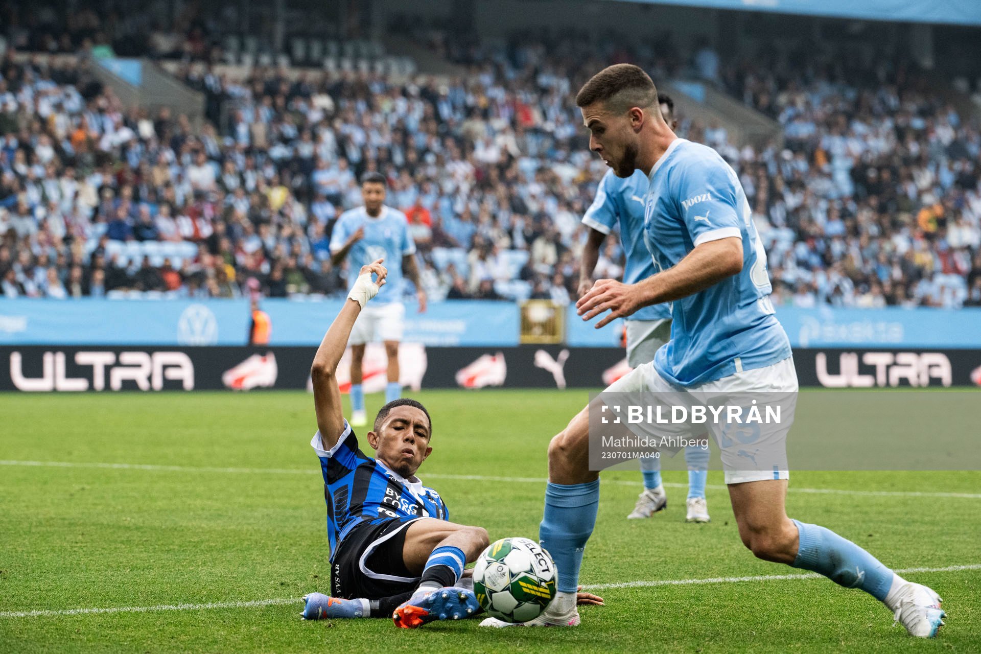 Sirius Tashreeq Matthews och Malmö FFs Gabriel Busanello