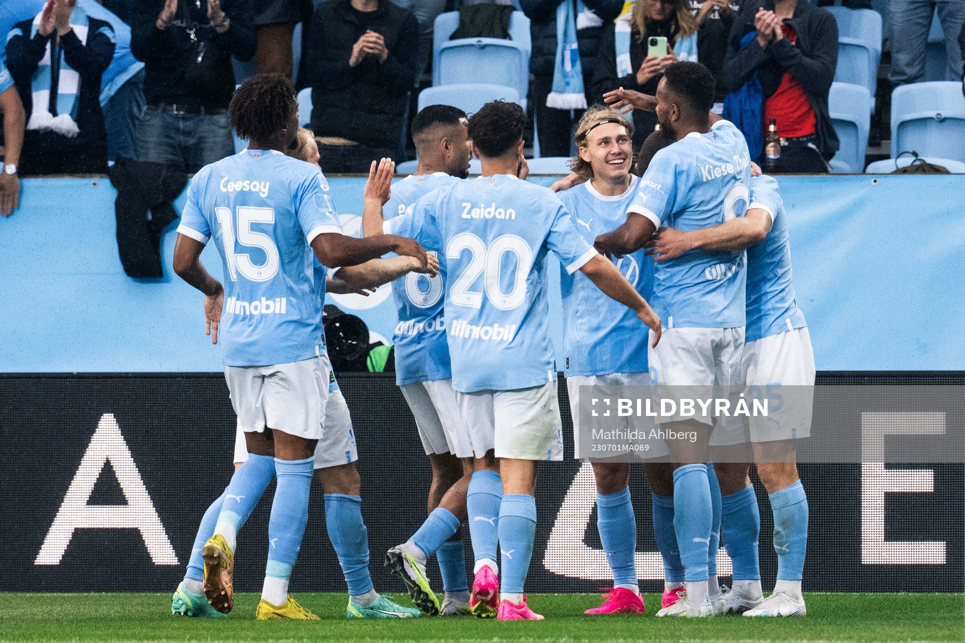 Malmö FFs Sebastian Nanasi jublar med lagkamrater