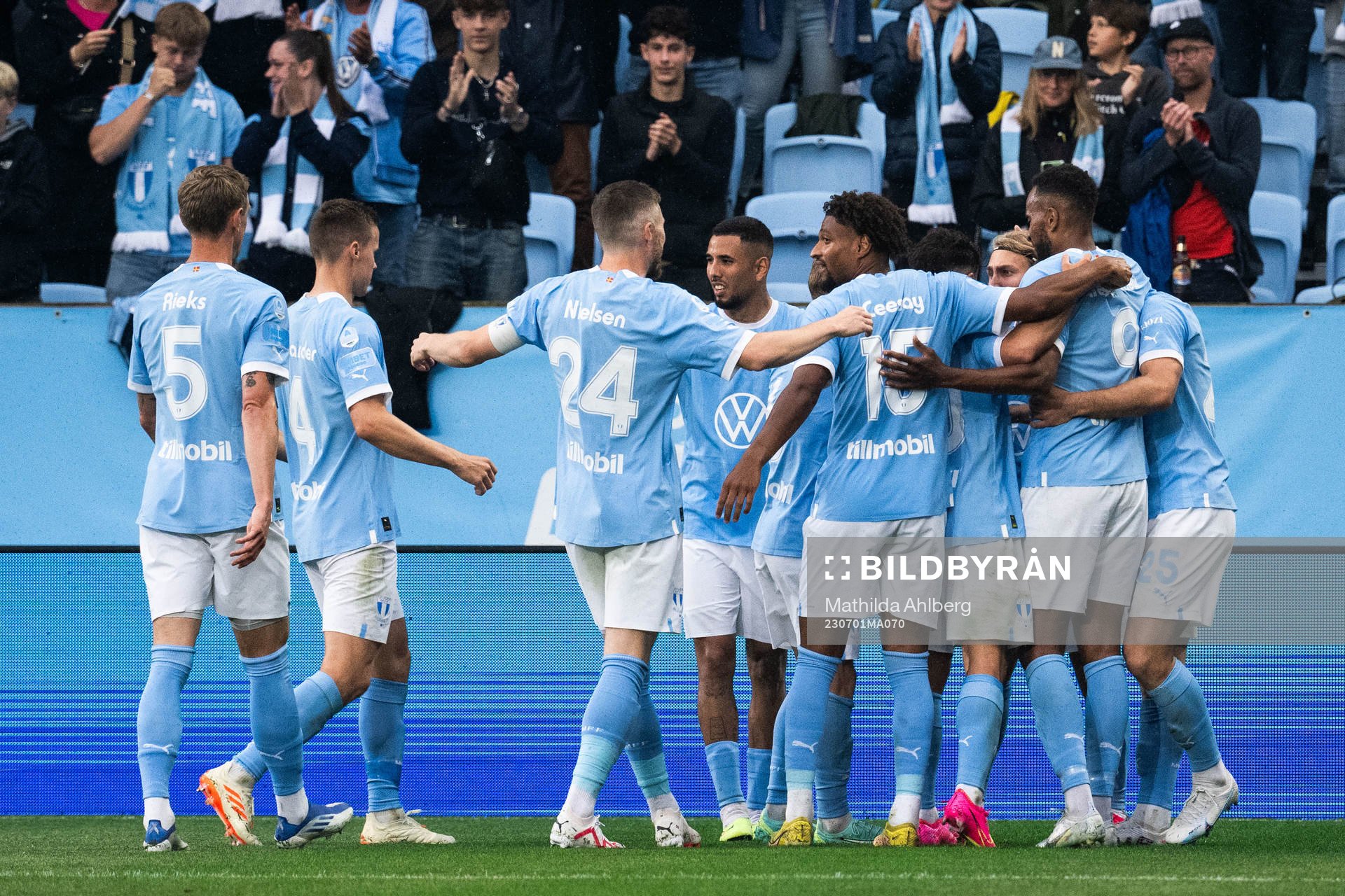 Malmö FFs Sebastian Nanasi jublar med lagkamrater