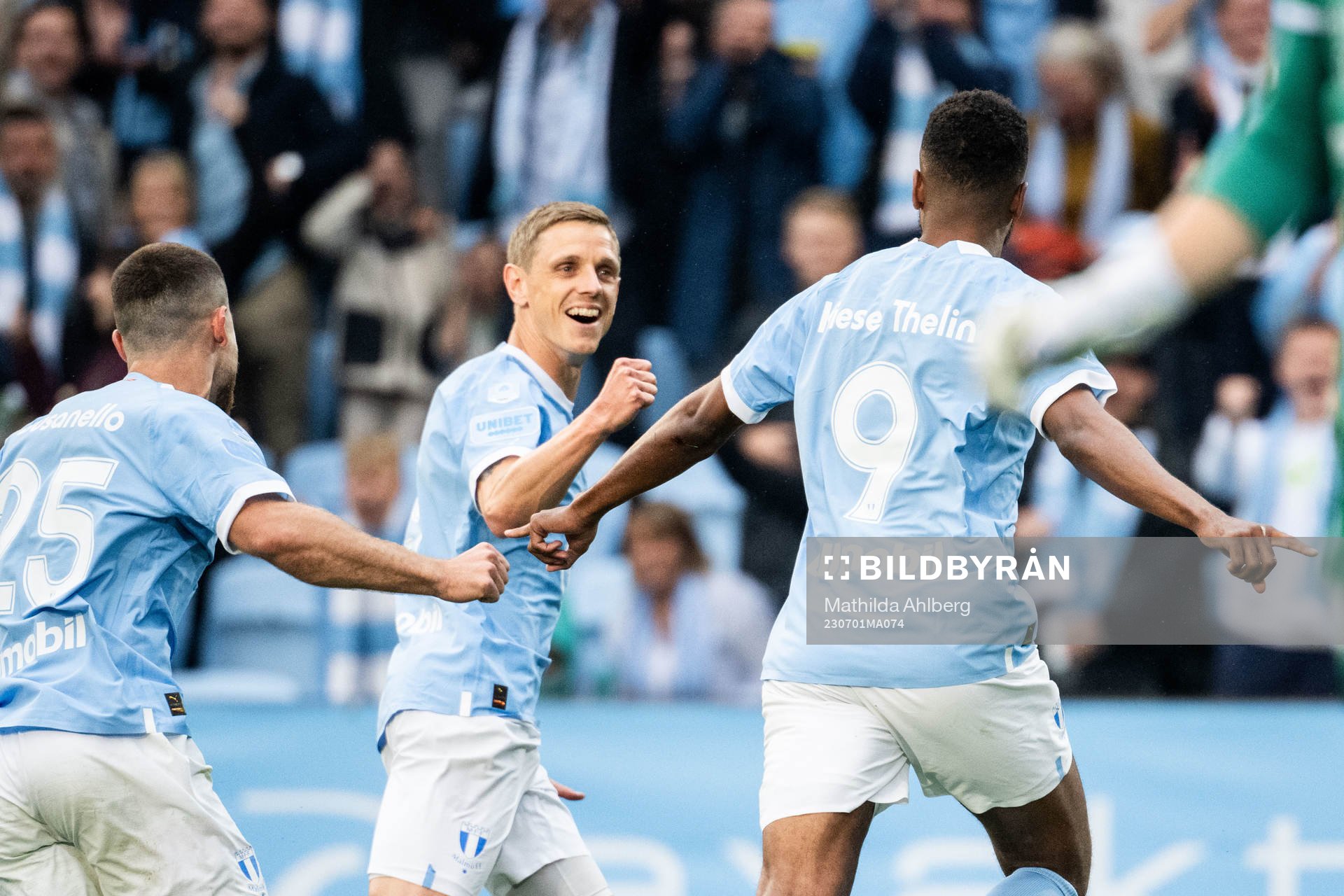 Malmö FFs Søren Rieks och Isaac Kiese Thelin jublar