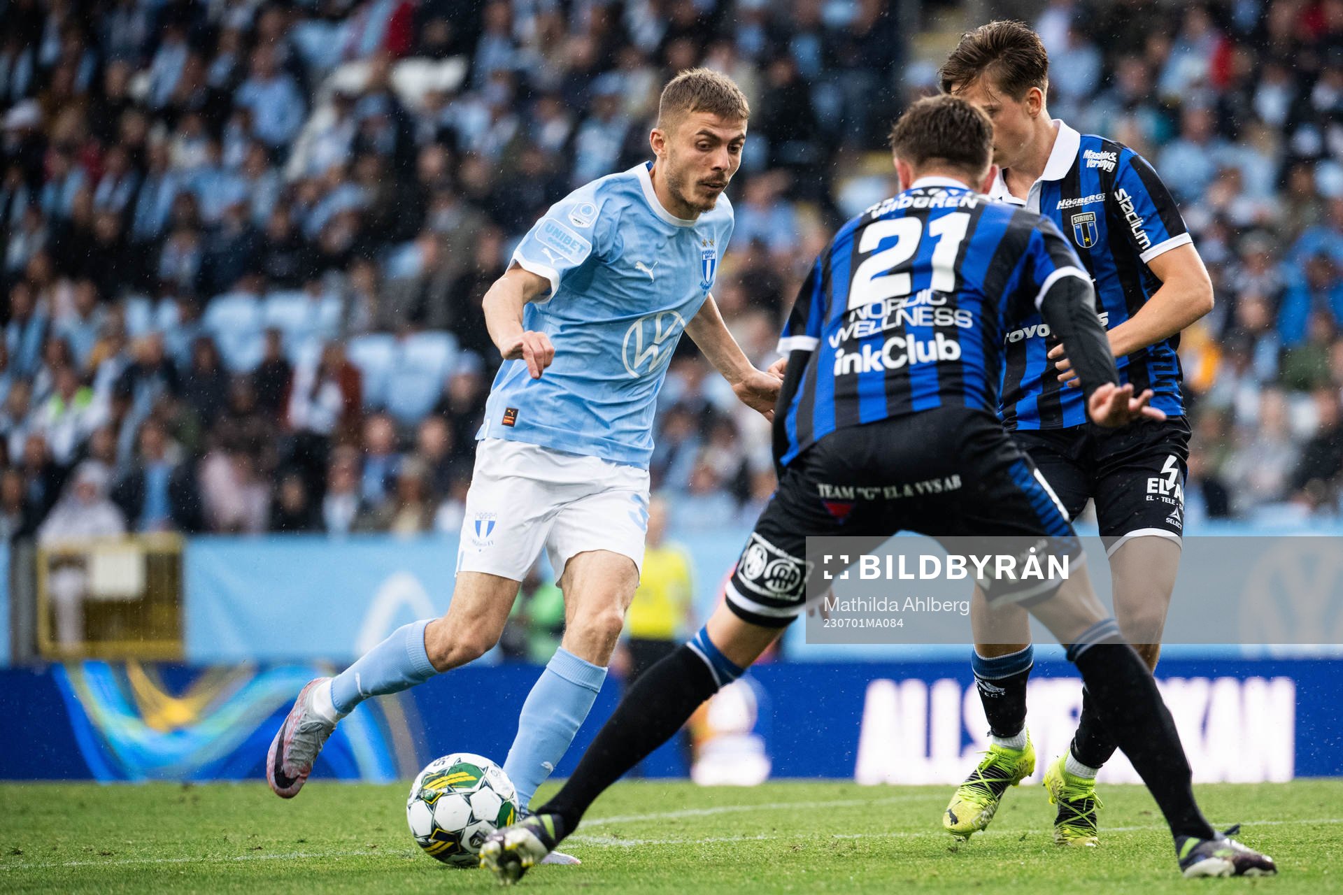 Malmö FFs Patriot Sejdiu mot Sirius Dennis Widgren och