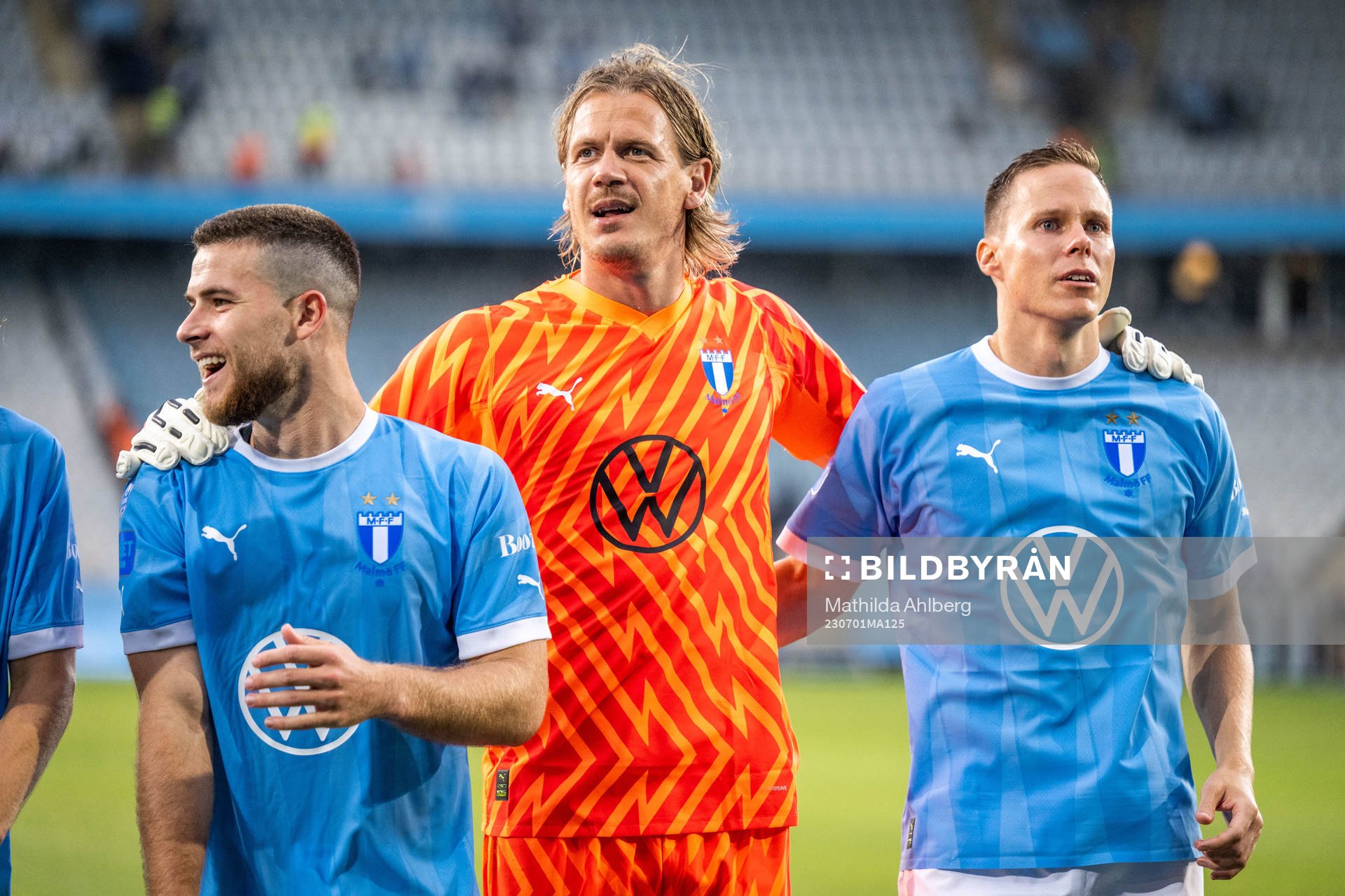 Malmö FFs Gabriel Busanello, målvakt Johan Dahlin och