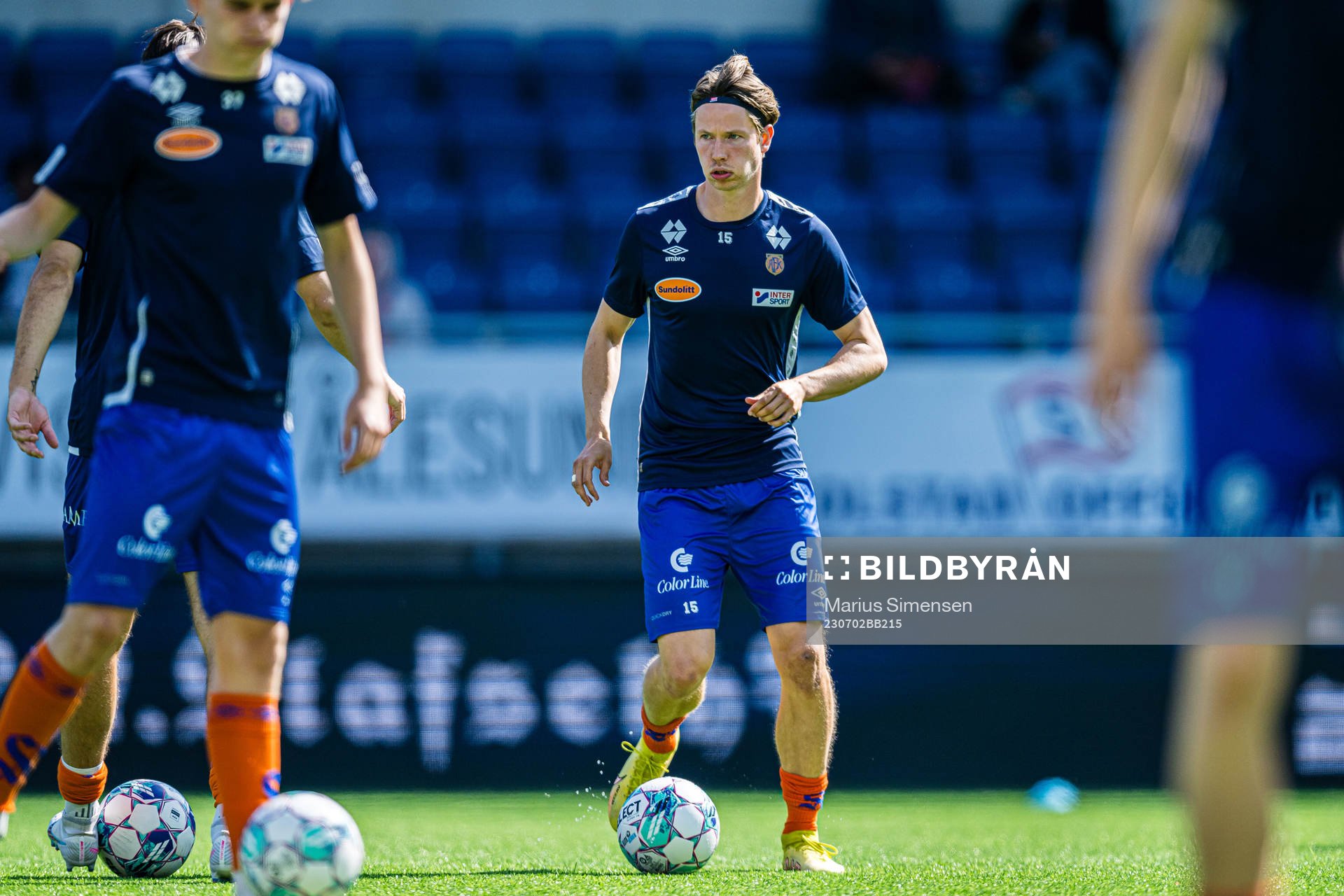 Kristoffer Ødemarksbakken of Aalesund warms up