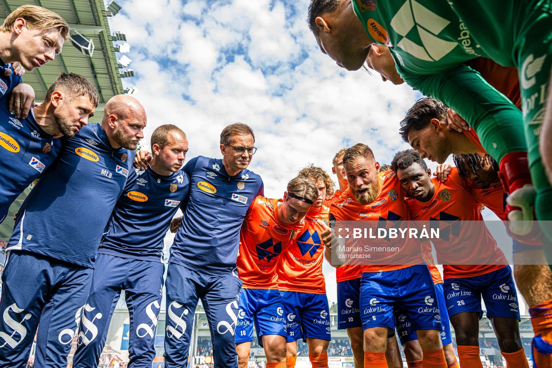 Ole Martin Kolskogen, Marius Bøe, assistant coach of Aalesund, Kristoffer Lie, assistant coach of Aalesund, Christian Johnsen, head coach of Aalesund, Kristoffer Ødemarksbakken, Alexander Munksgaard, David Fällman and John Kitolano of Aalesund ahead of the Eliteserien match between Aalesund and Rosenborg on July 2, 2023 in Ålesund.