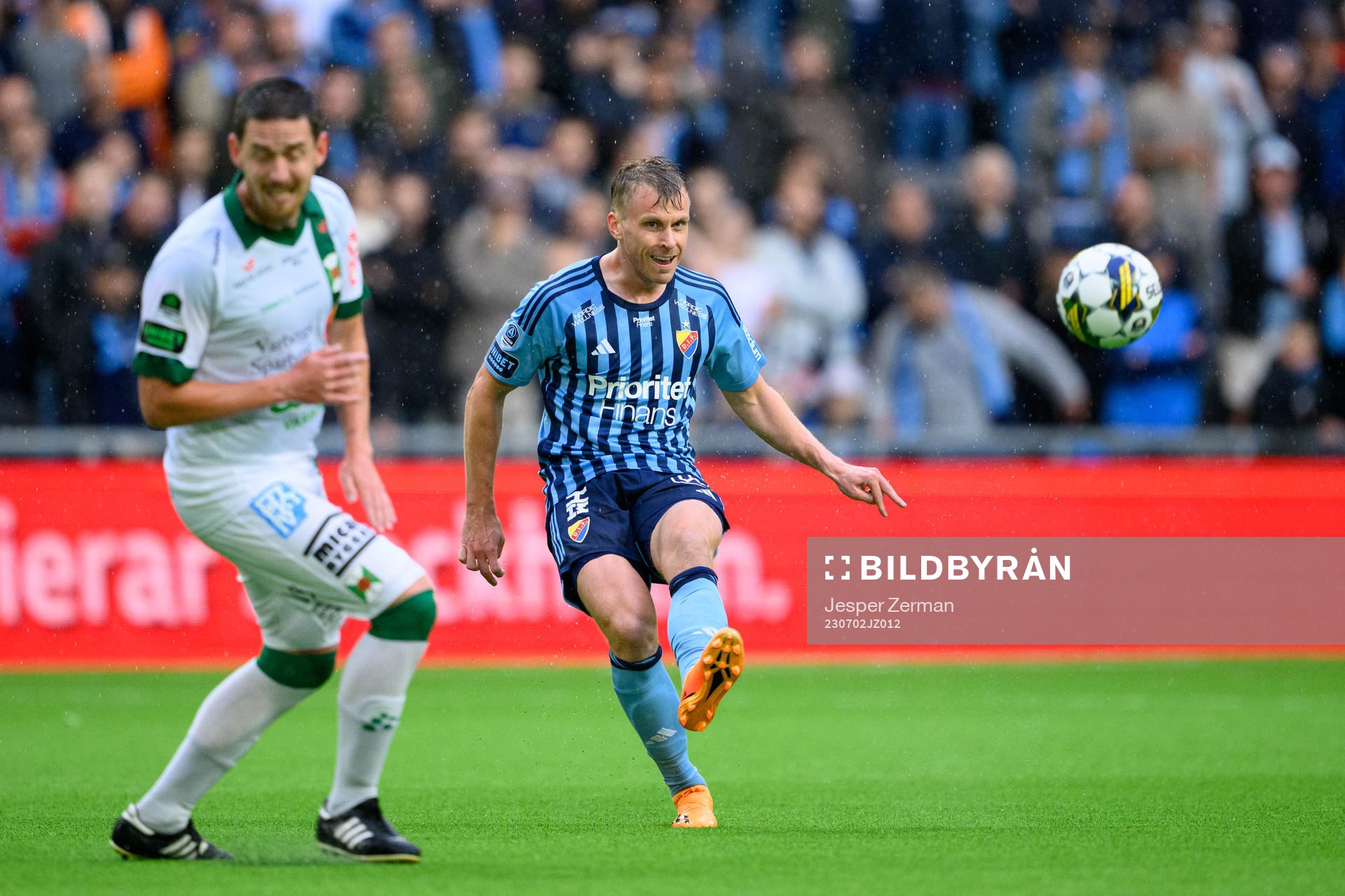 Varbergs Robin Tranberg och Djurgårdens Rasmus Schuller