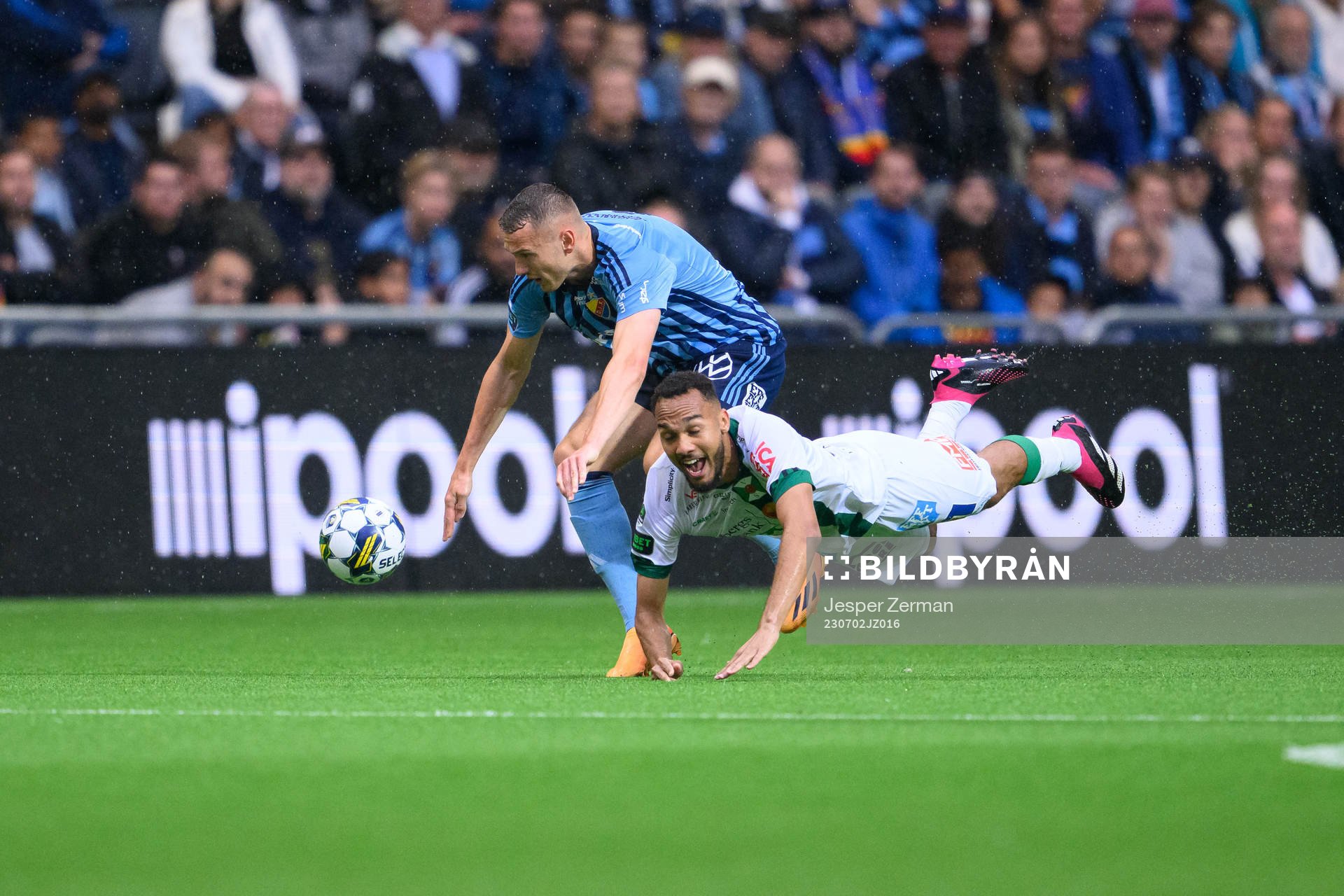 Djurgårdens Piotr Johansson och Varbergs Vinicius Nogueira