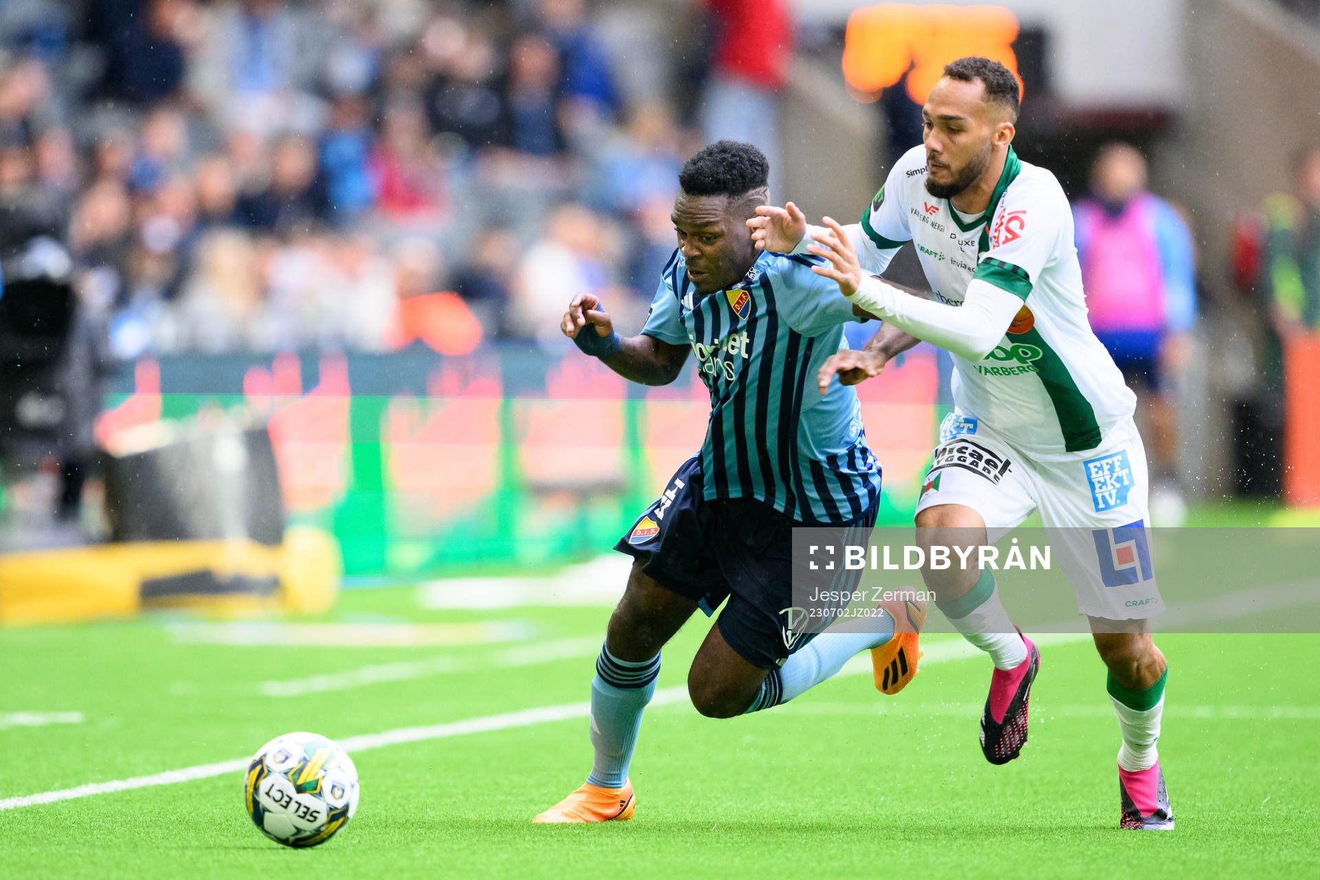 Djurgårdens Joel Asoro och Varbergs Vinicius Nogueira de