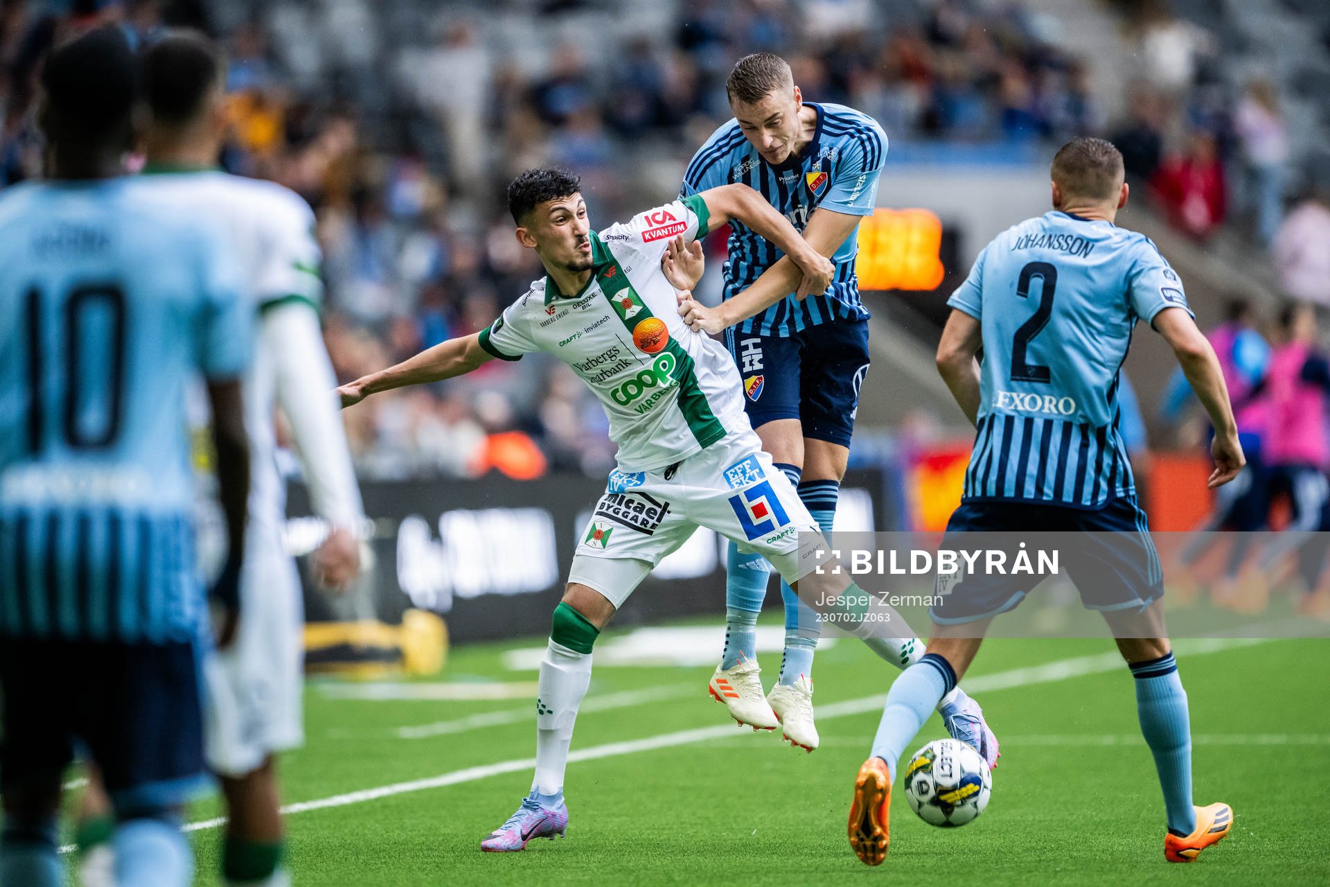 Varbergs Dion Krasniqi och Djurgårdens Jesper Löfgren