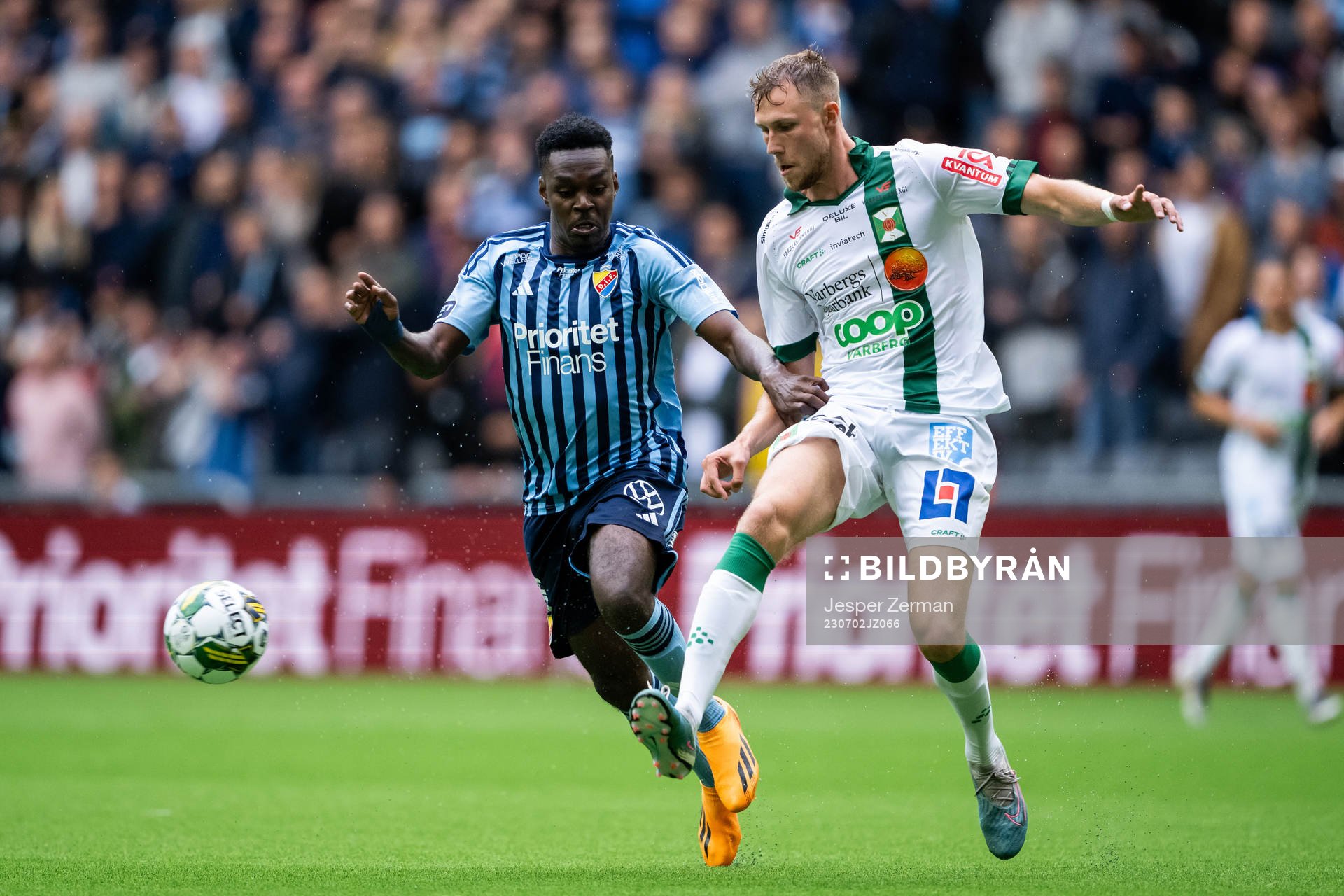 Djurgårdens Joel Asoro och Varbergs Niklas Dahlström