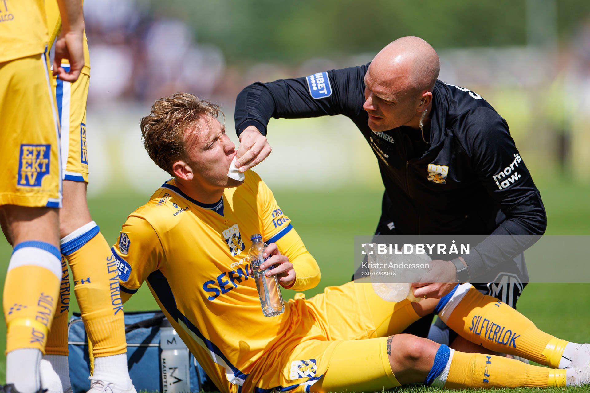 IFK Göteborgs Sebastian Hausner får medicinsk hjälp