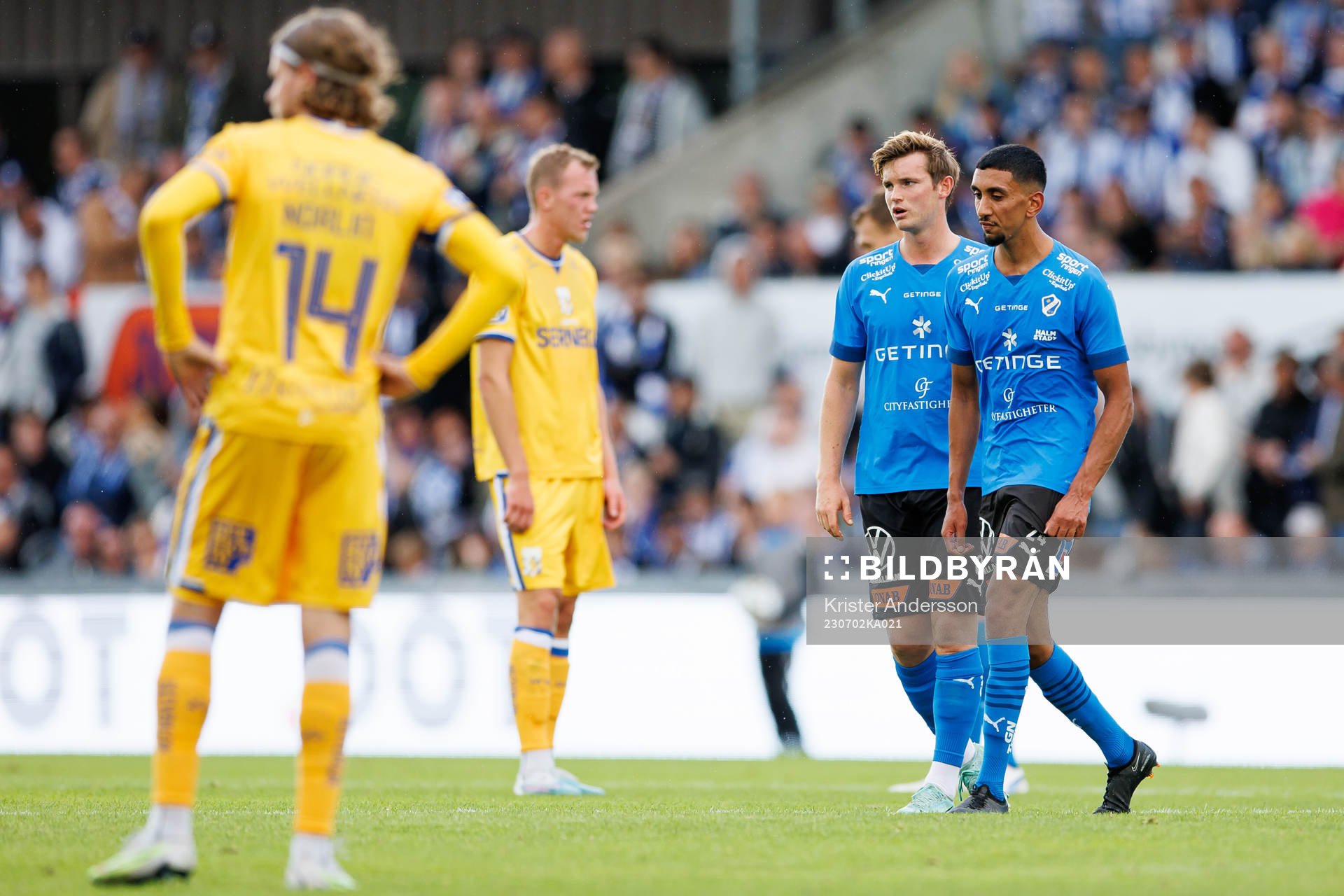 Halmstads Jonathan Svedberg och Amir Al-Ammari deppar