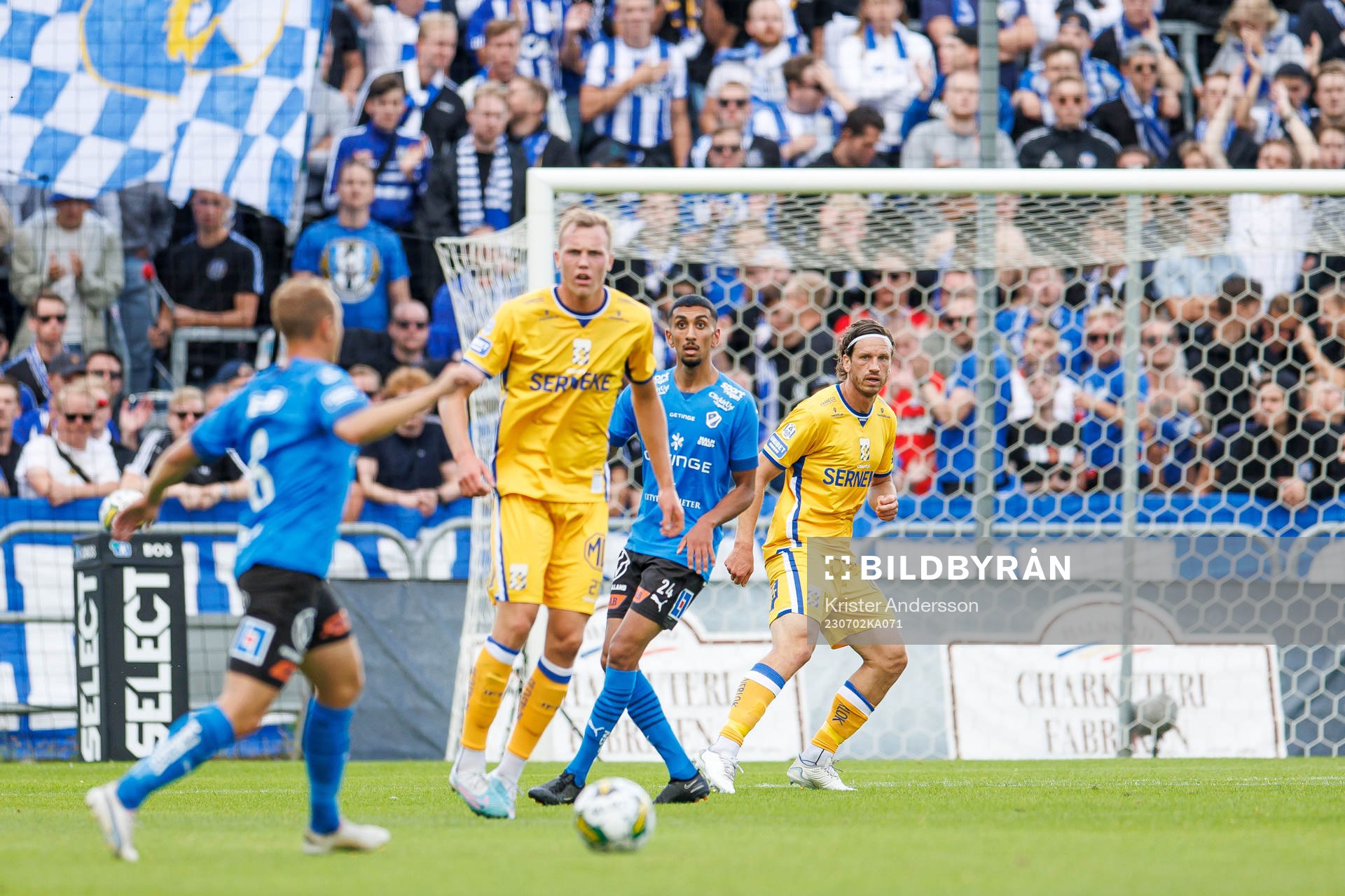 Halmstads Amir Al-Ammari och IFK Göteborgs Gustav Svensson