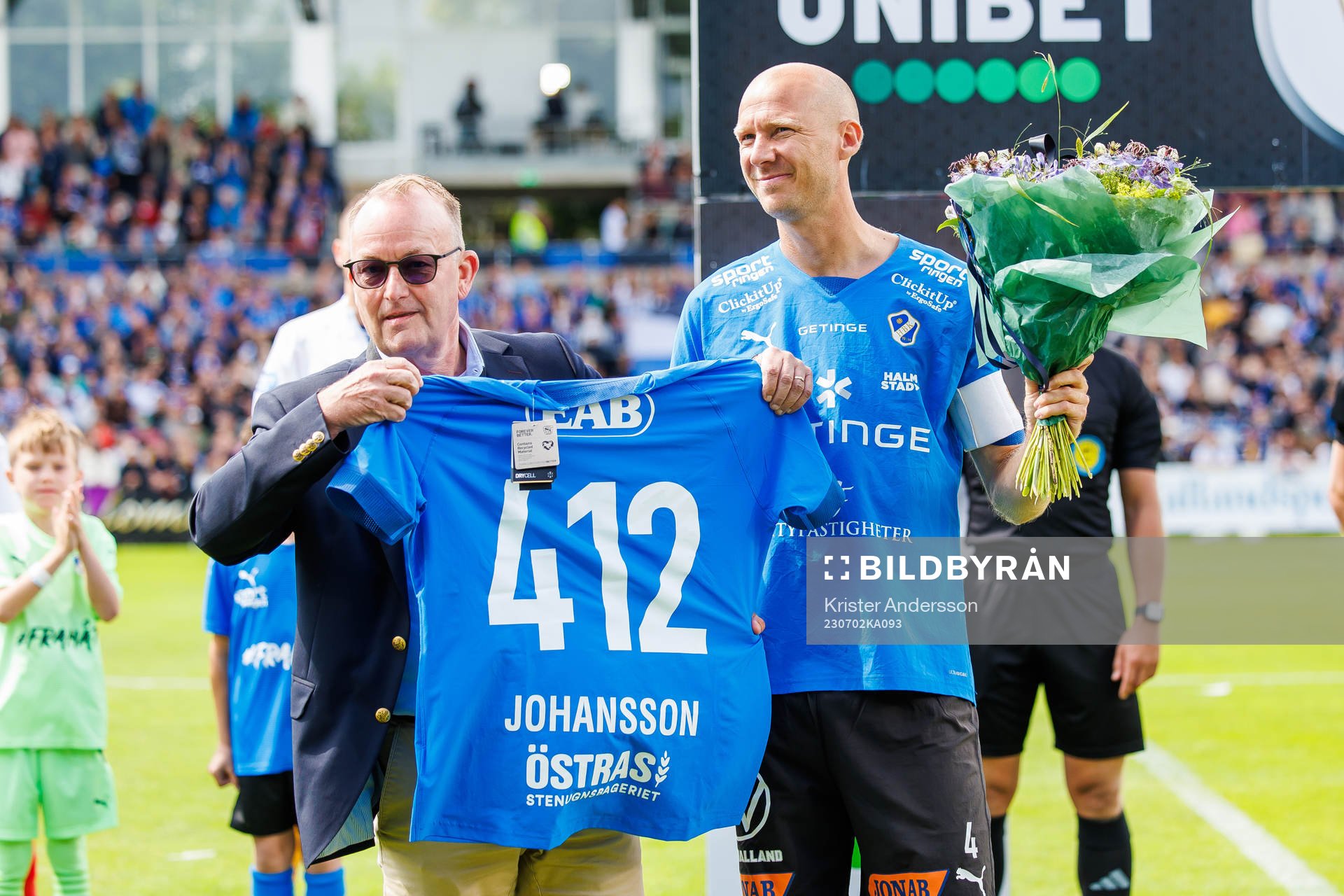 Halmstads Andreas Johansson hedras av ordförande Pelle