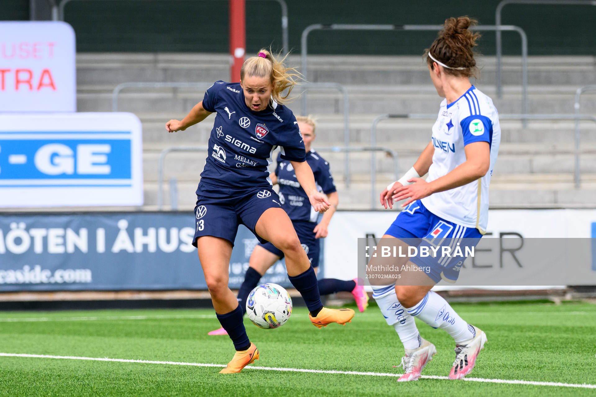 FC Rosengårds Olivia Holdt gör 1-0 under fotbollsmatchen i Damallsvenskan mellan FC Rosengård och IFK Norrköping den 2 juli 2023 i Malmö.